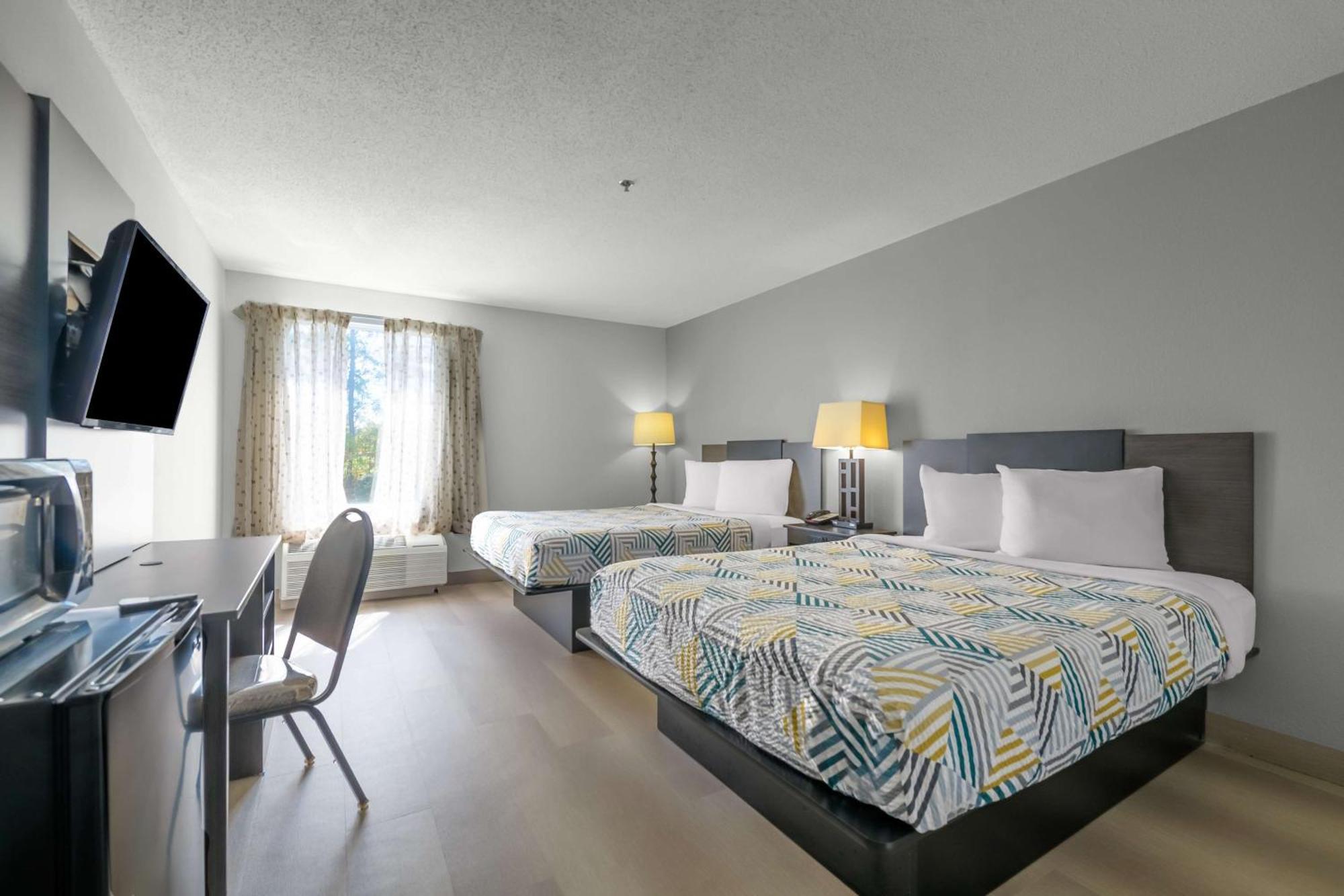 Queen Room with Two Queen Beds - Non-Smoking