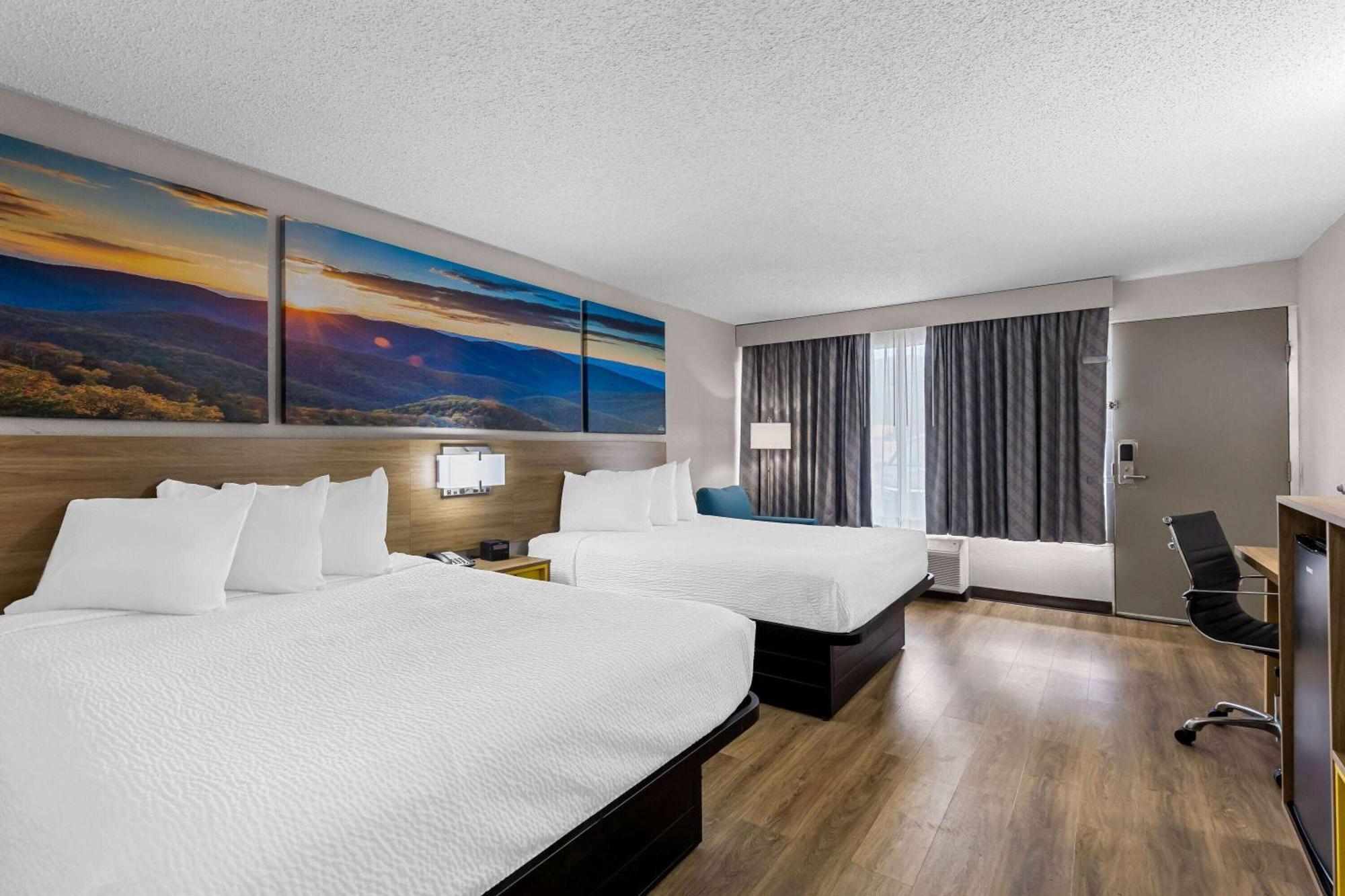 Queen Room Two Queen Beds Smoking