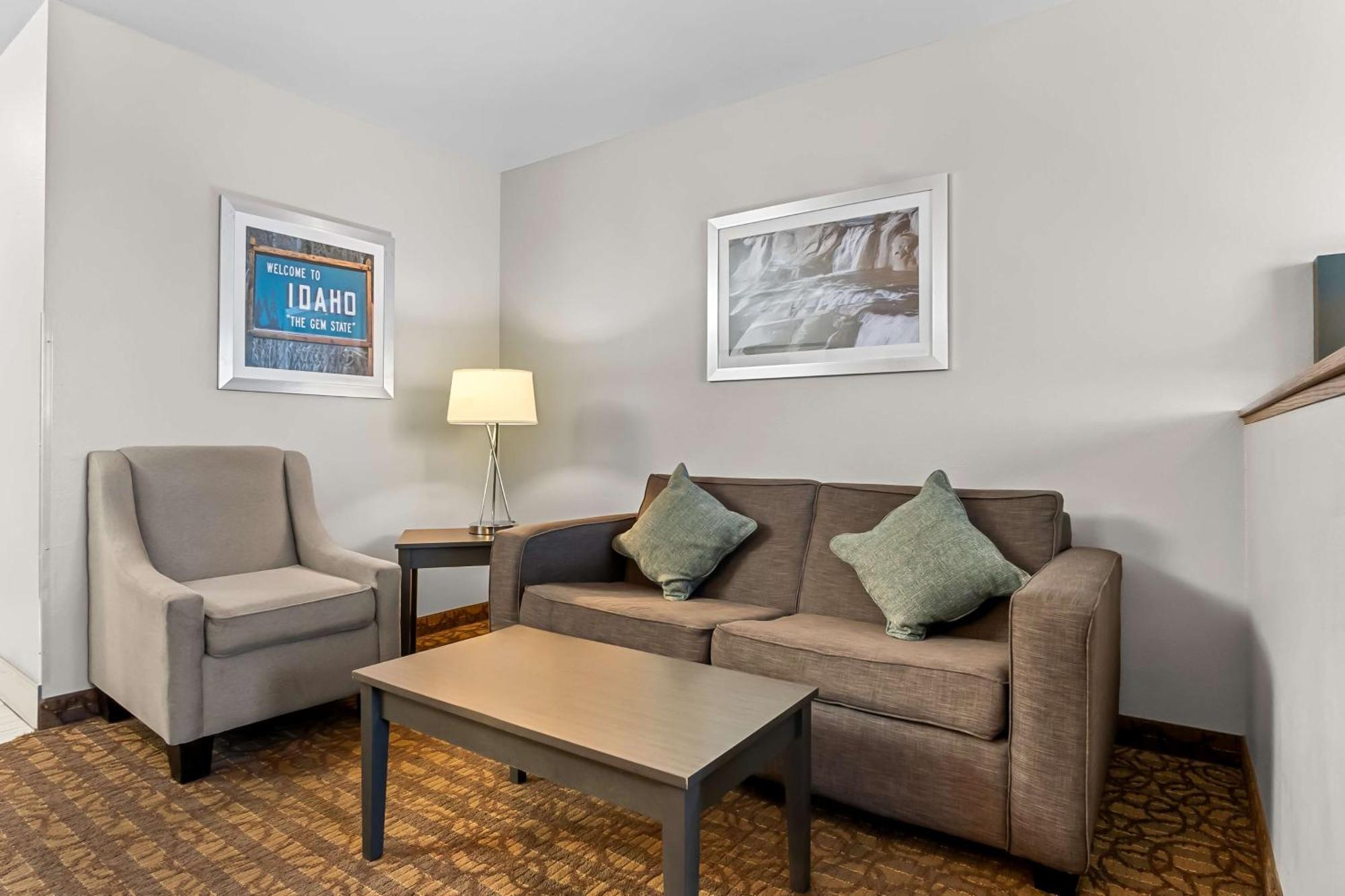 Deluxe King Room
