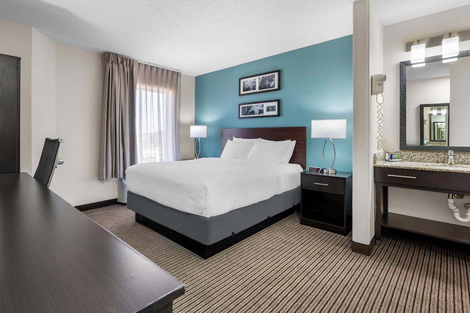Queen Room - Non-Smoking