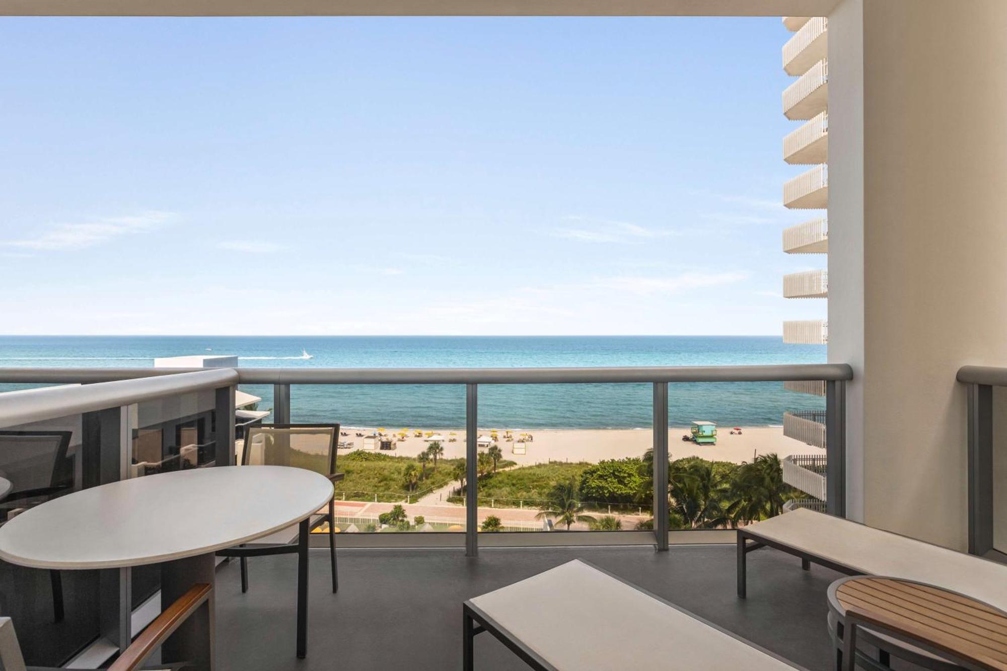 2 Queen Beds Junior Suite Oceanfront Balcony