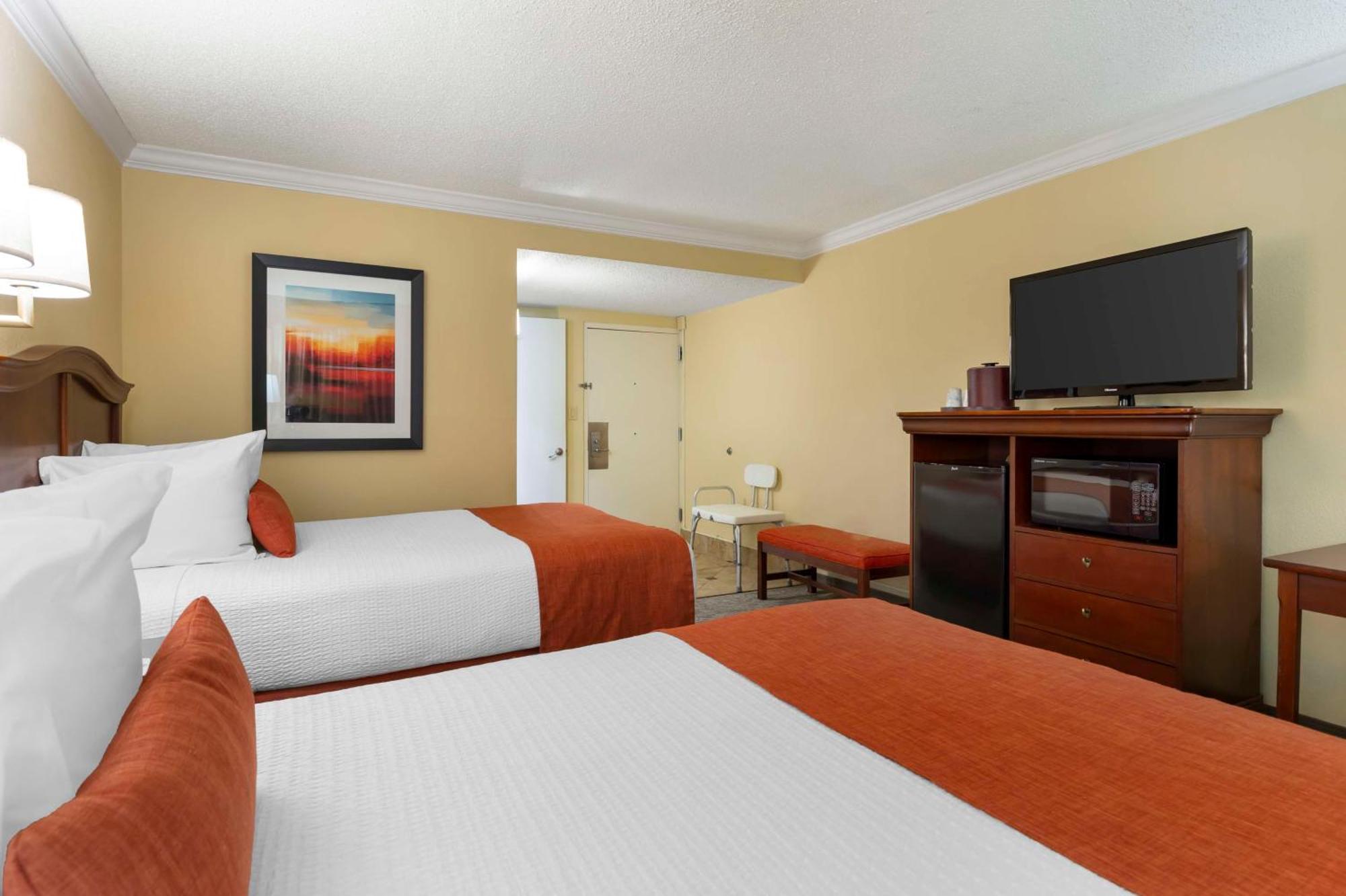 Double Room with Two Double Beds and Bath Tub - Mobility Accessible/Non-Smoking