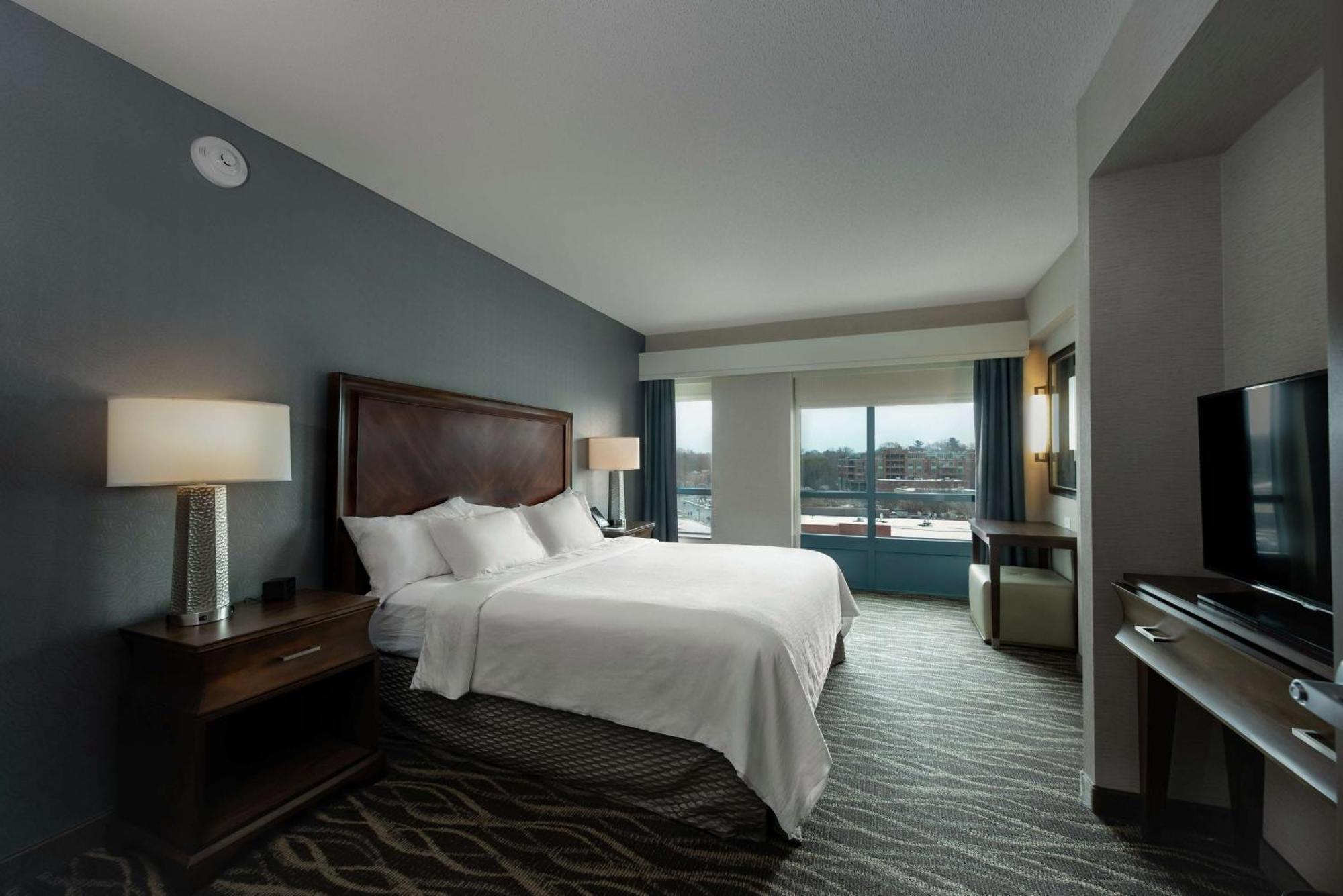Corner King Suite