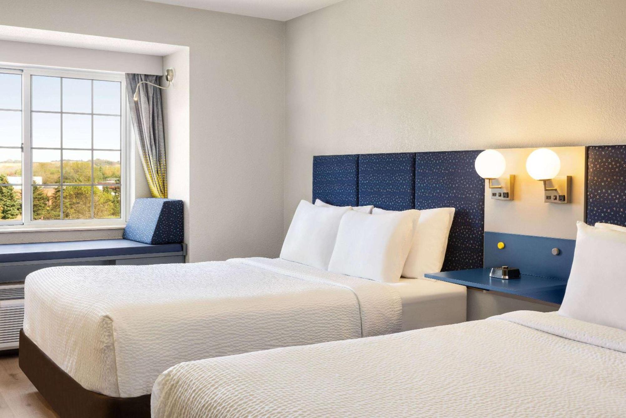 Queen Room with Two Queen Beds - Non-Smoking