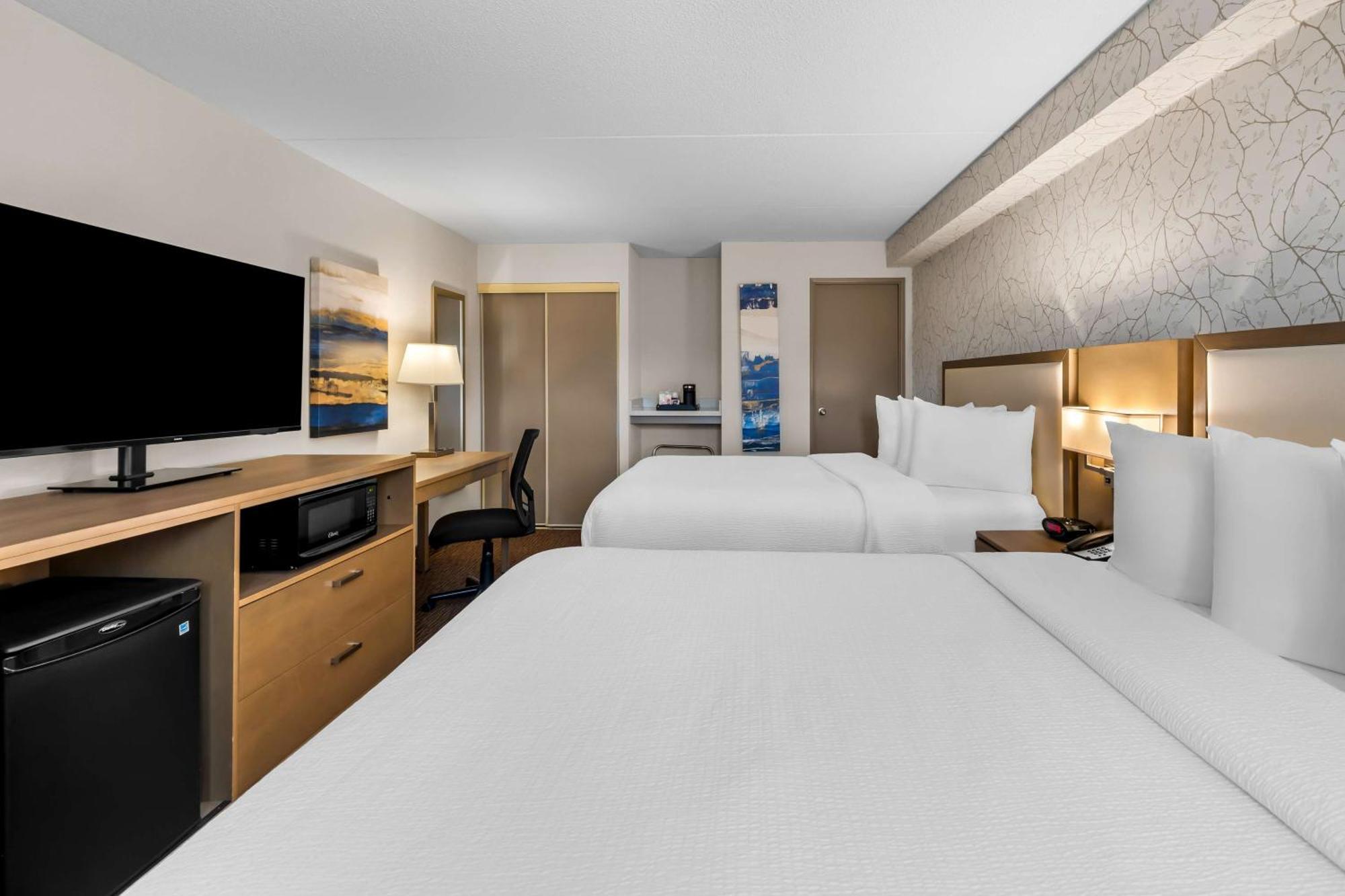 Queen Room with Two Queen Beds - Pet Friendly