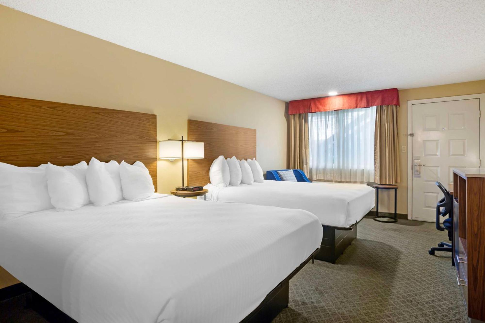 Queen Room with Two Queen Beds and Bath Tub - Disability Access/Non-Smoking