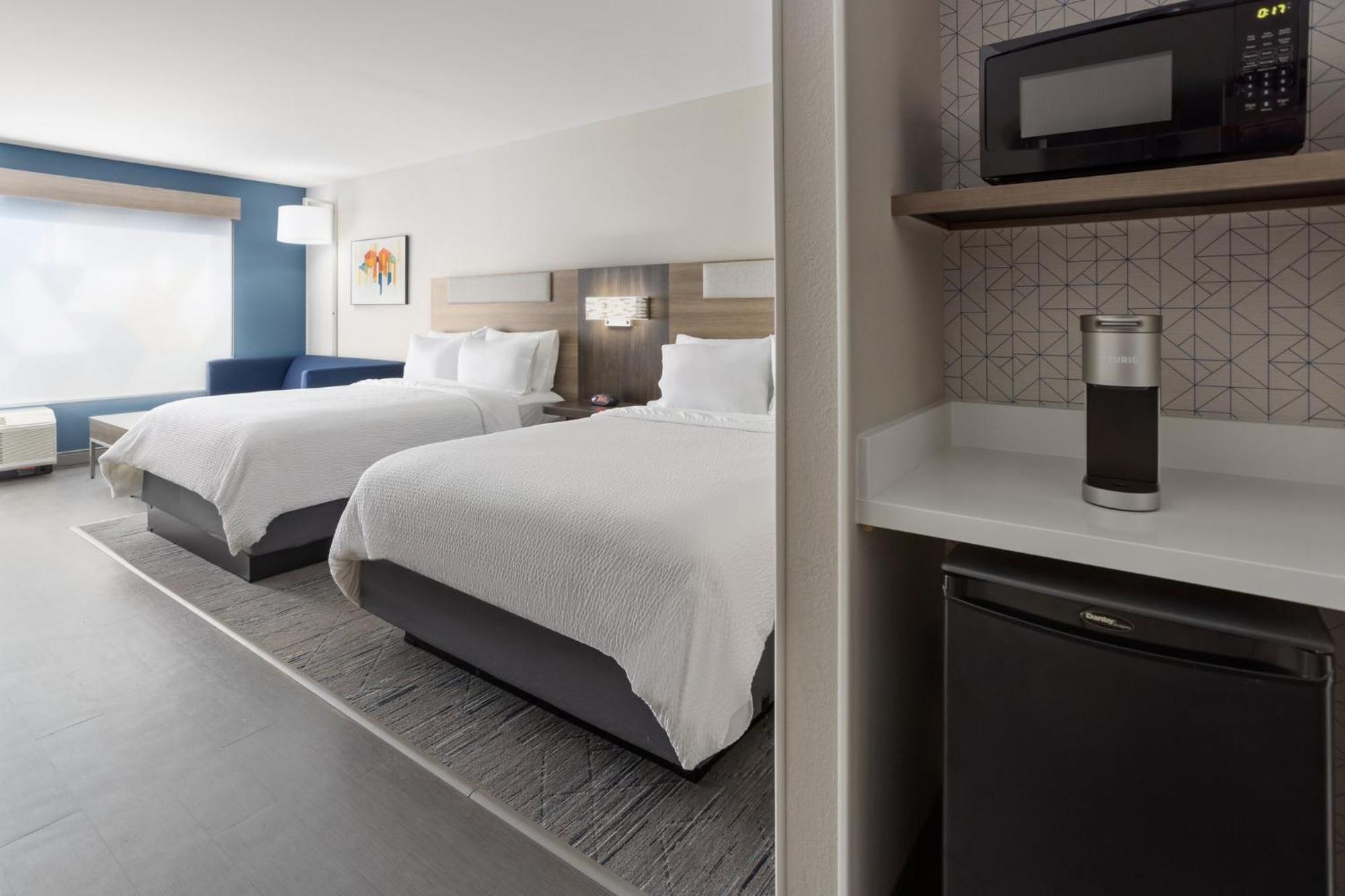 Queen Suite with Sofa Bed