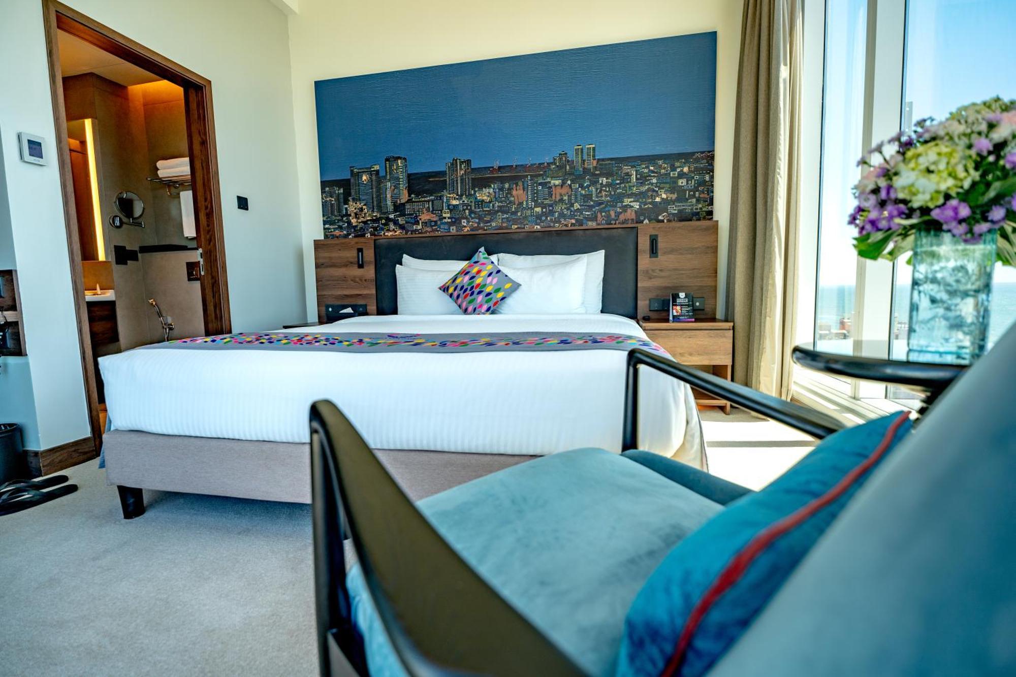 Deluxe King Room City View