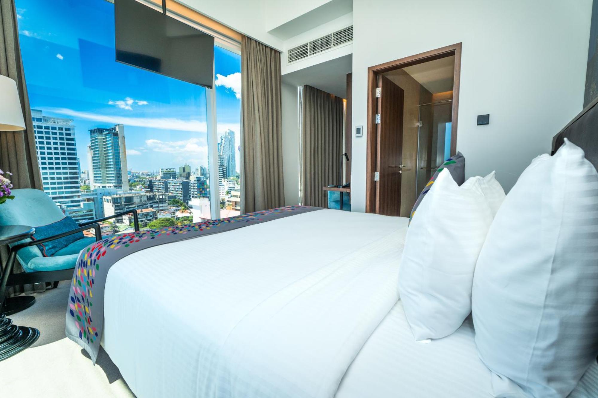 Deluxe King Room City View