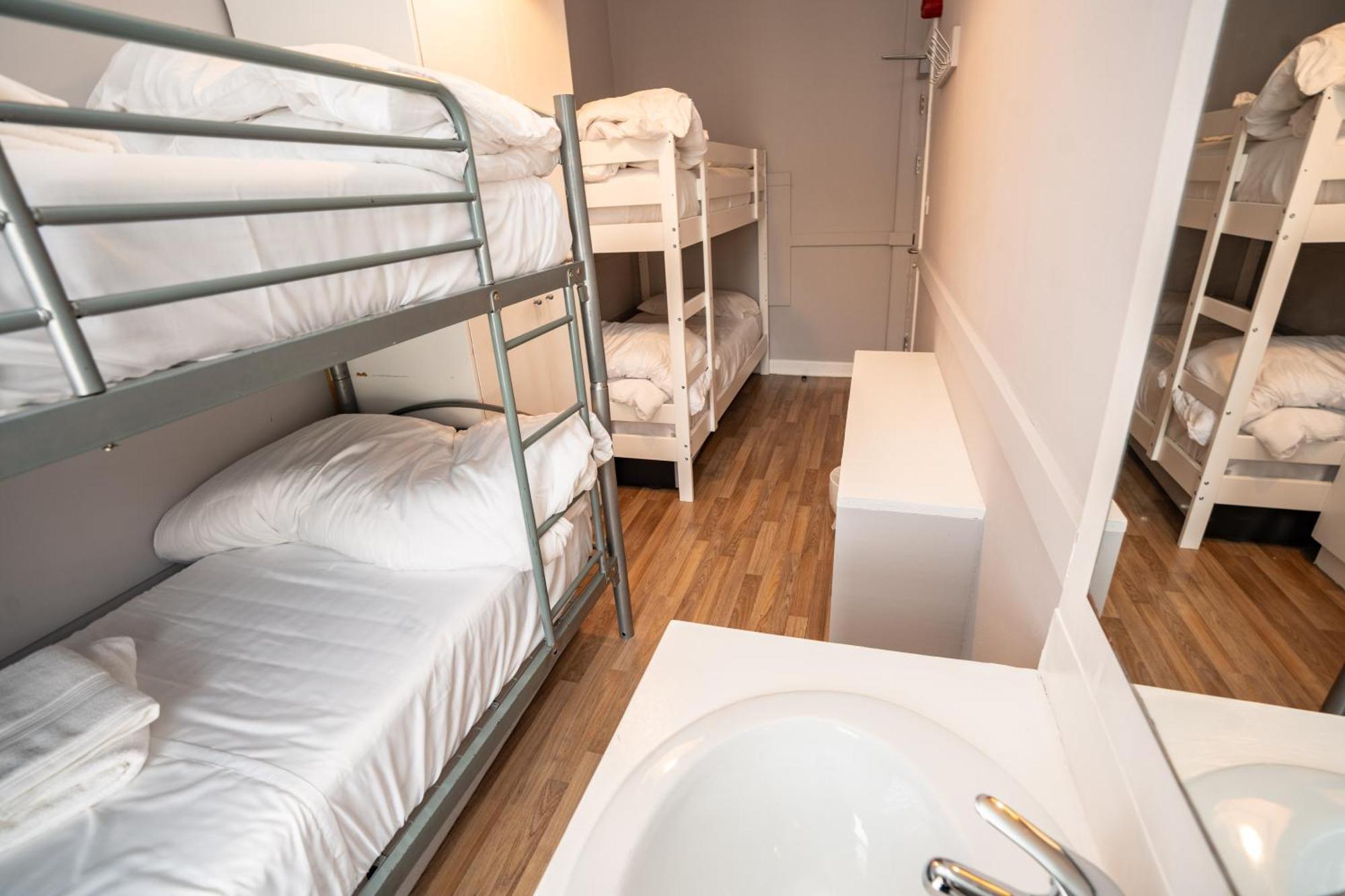 Quadruple Room,1622657853:JPEG