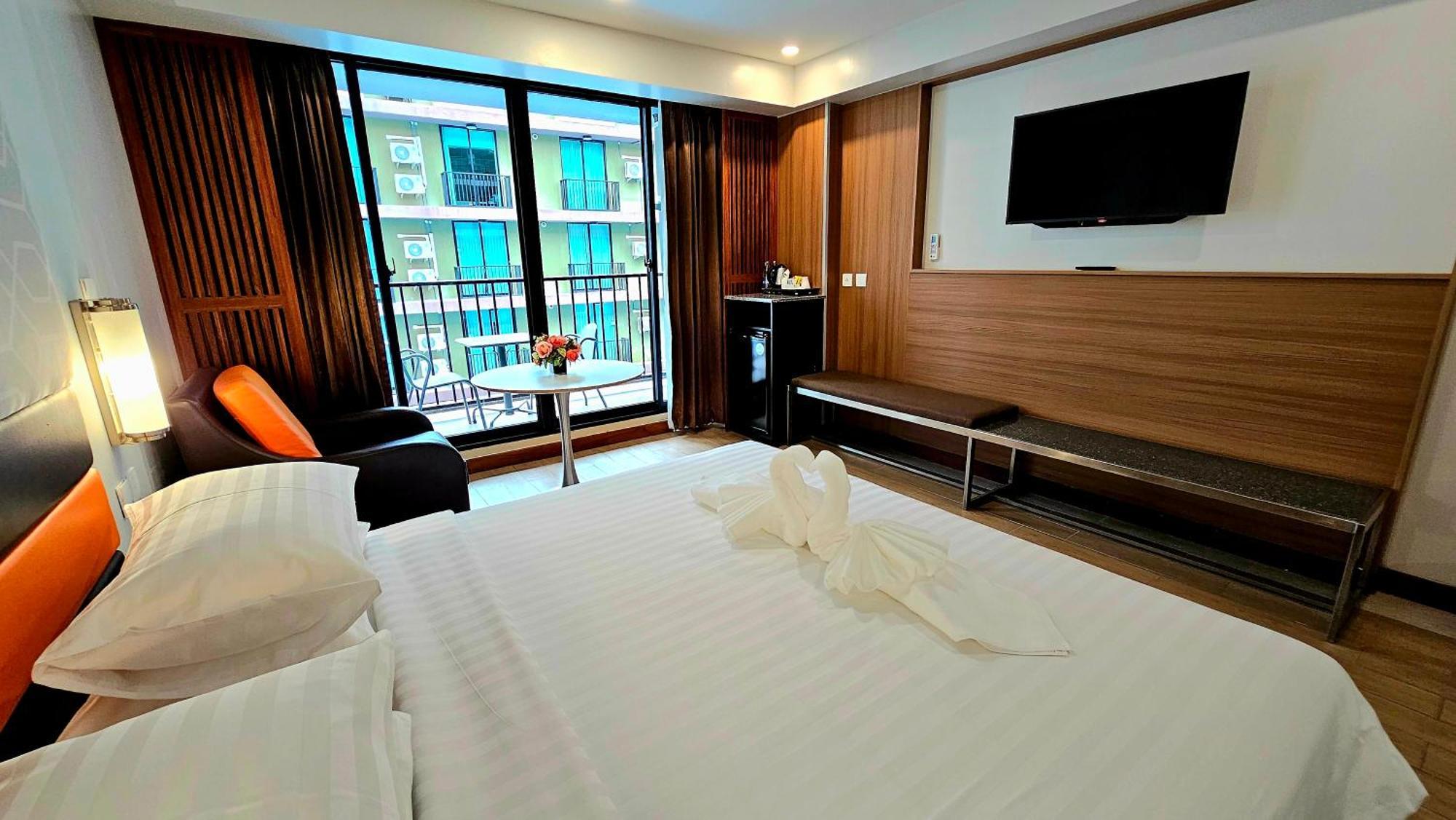 Deluxe Double Room with Balcony,1622869159:JPEG