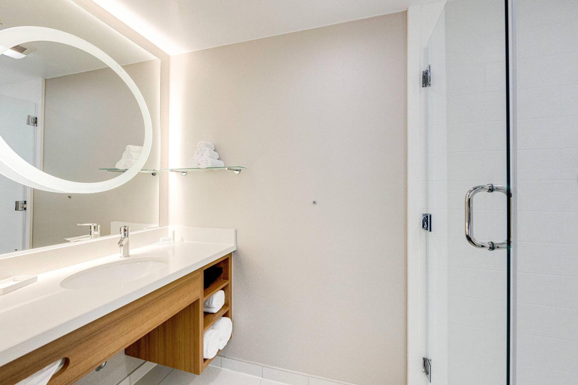 King Suite with Sofa Bed - Hearing Accessible