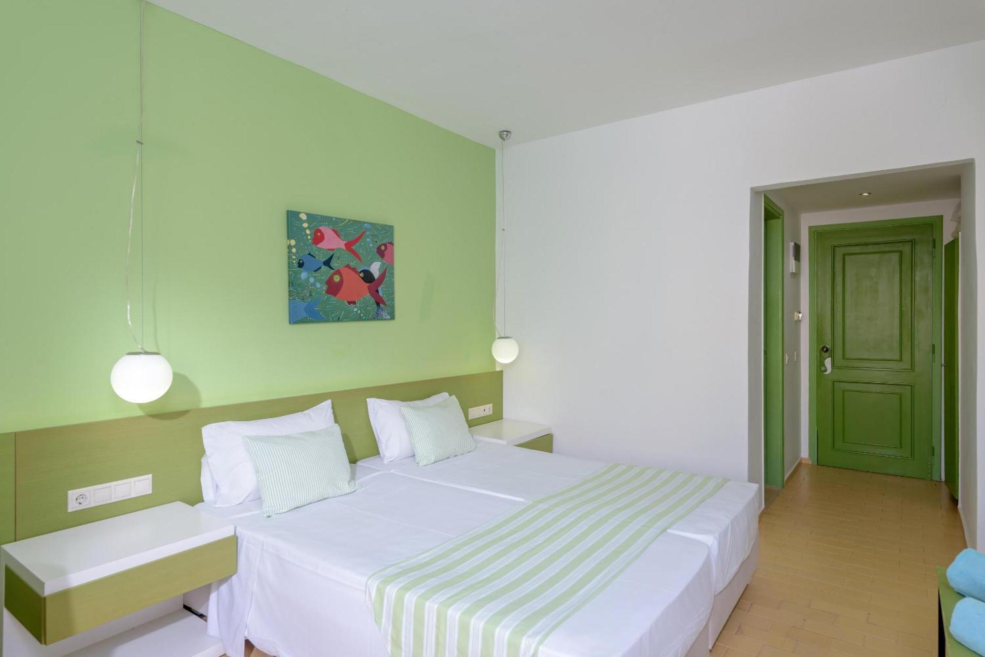 Double or Twin Room with Side Sea View