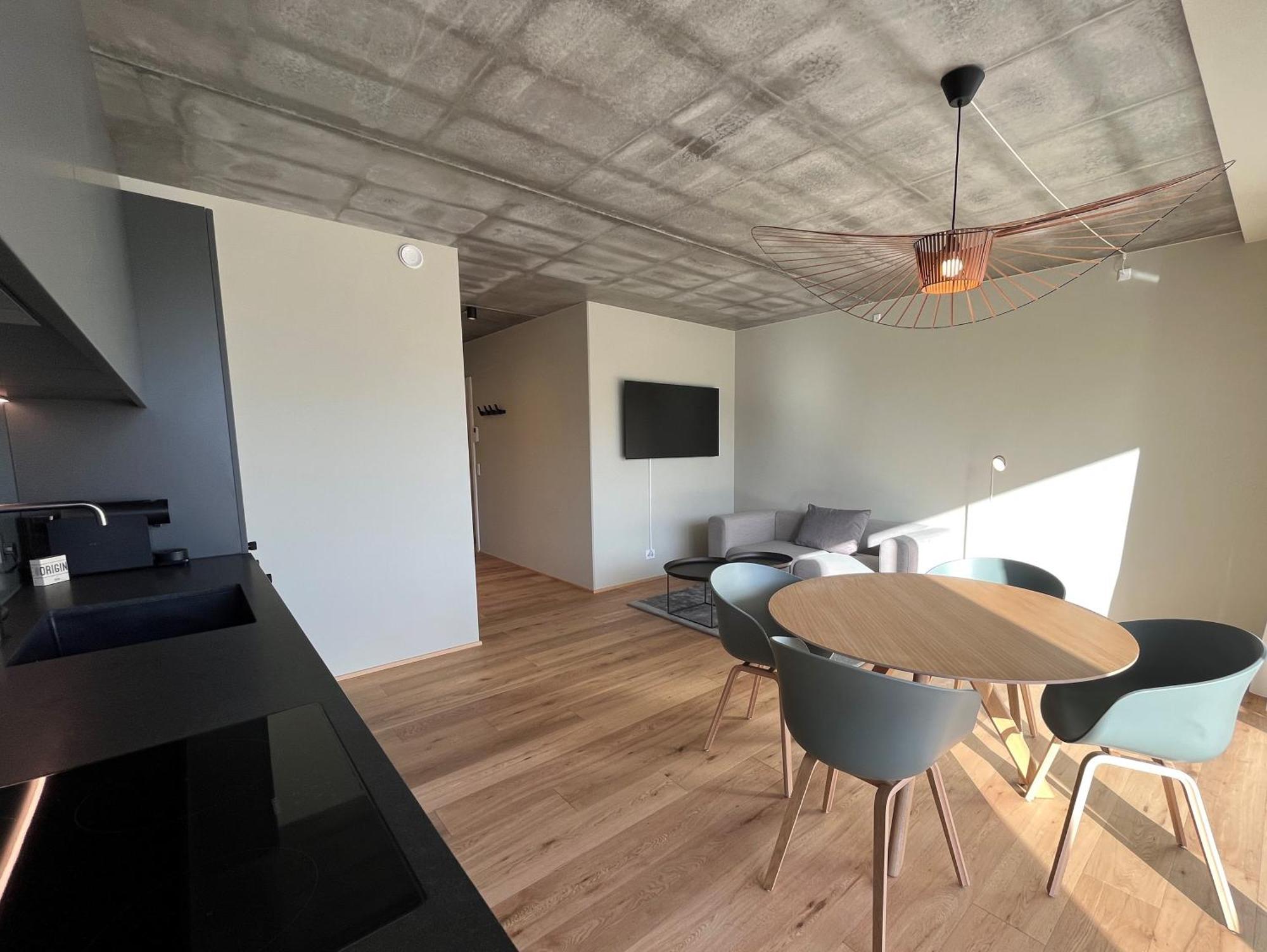 One-Bedroom Apartment,1311264241:JPEG