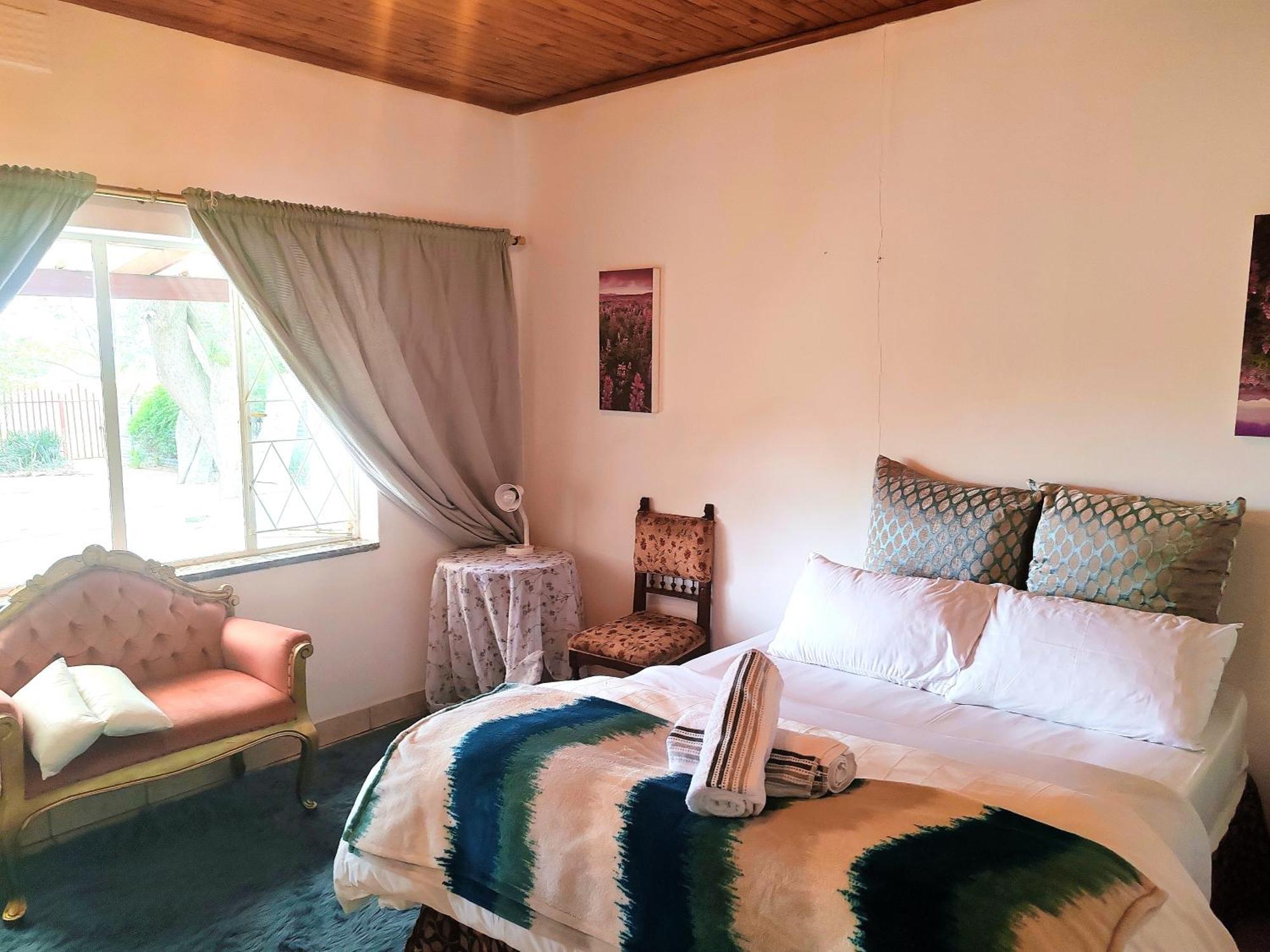 Deluxe Room (2 Adults + 1 Child)