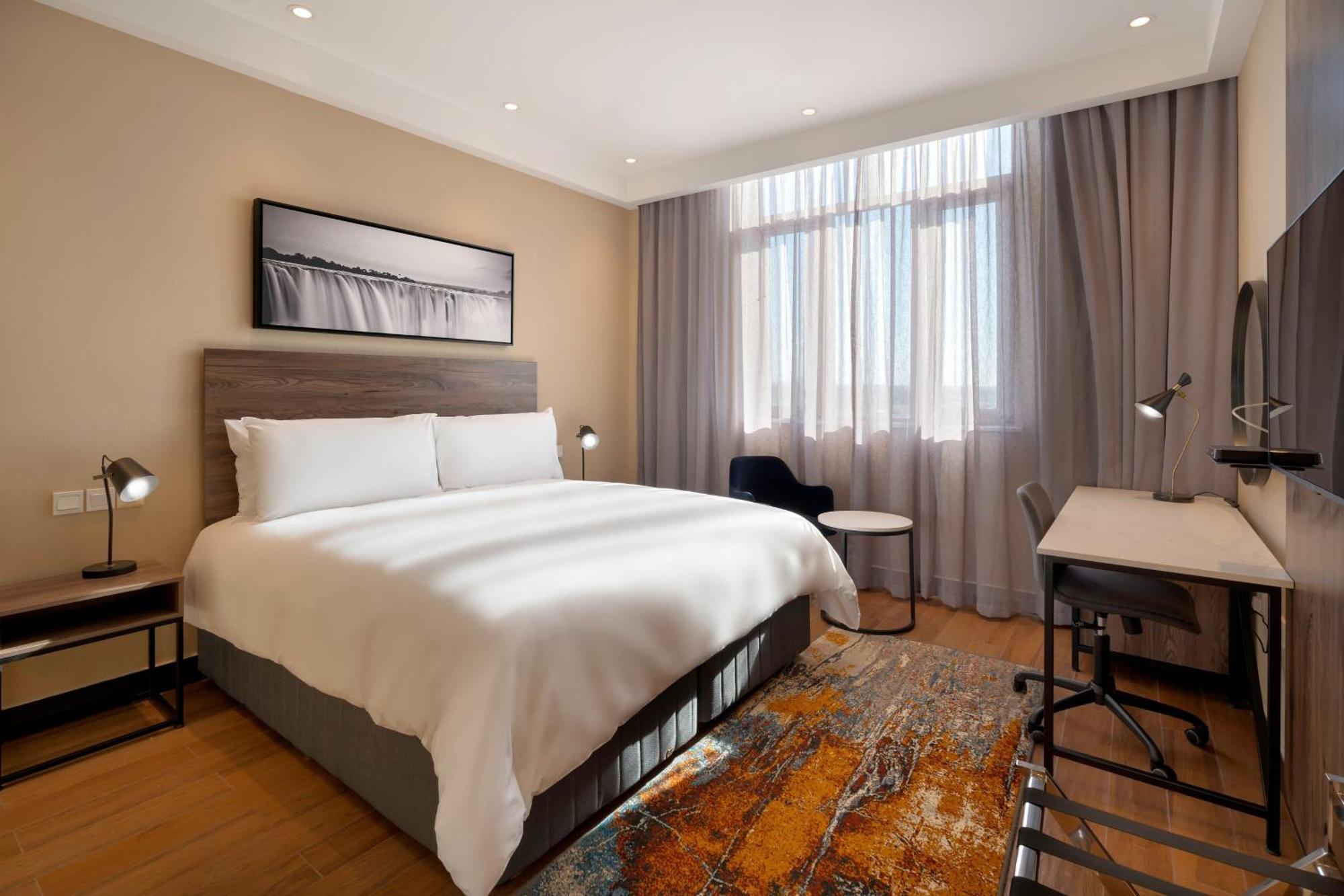 One-Bedroom King Suite with Garden View