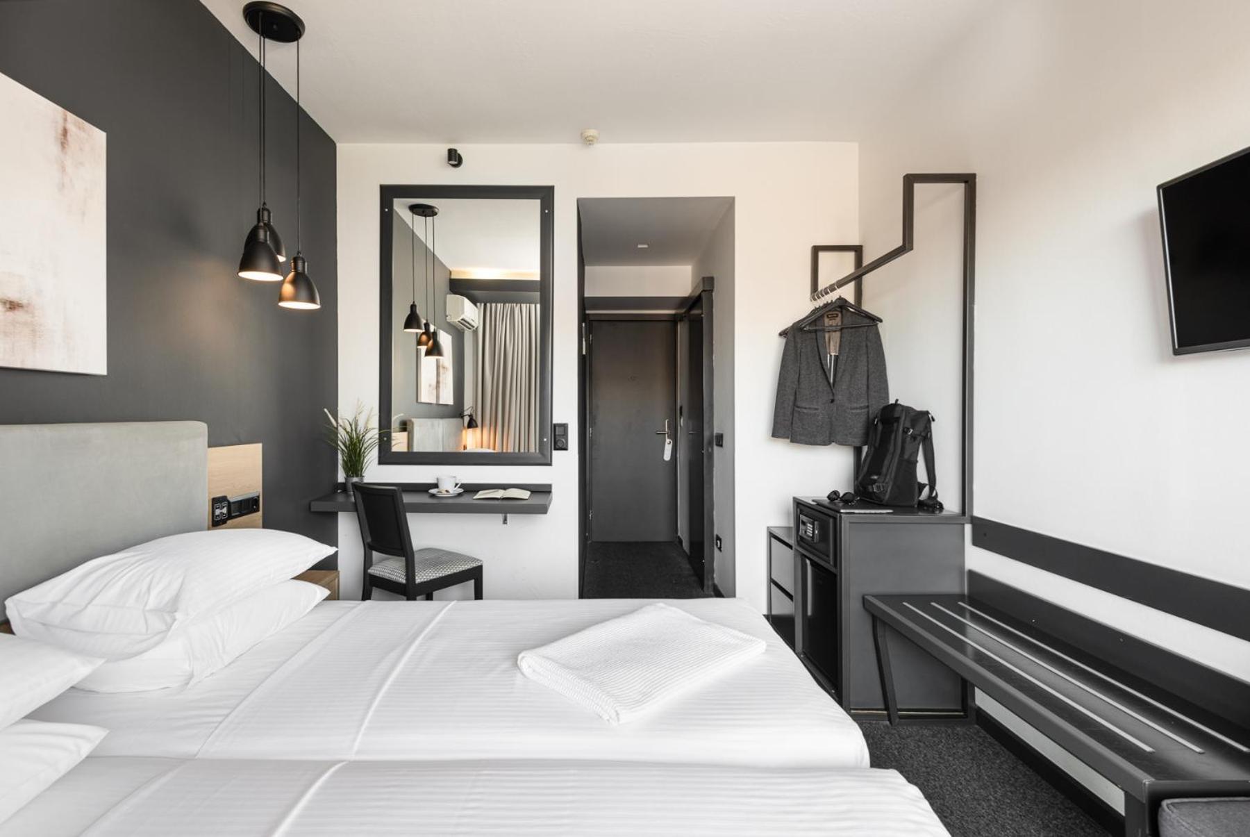 Superior City Room