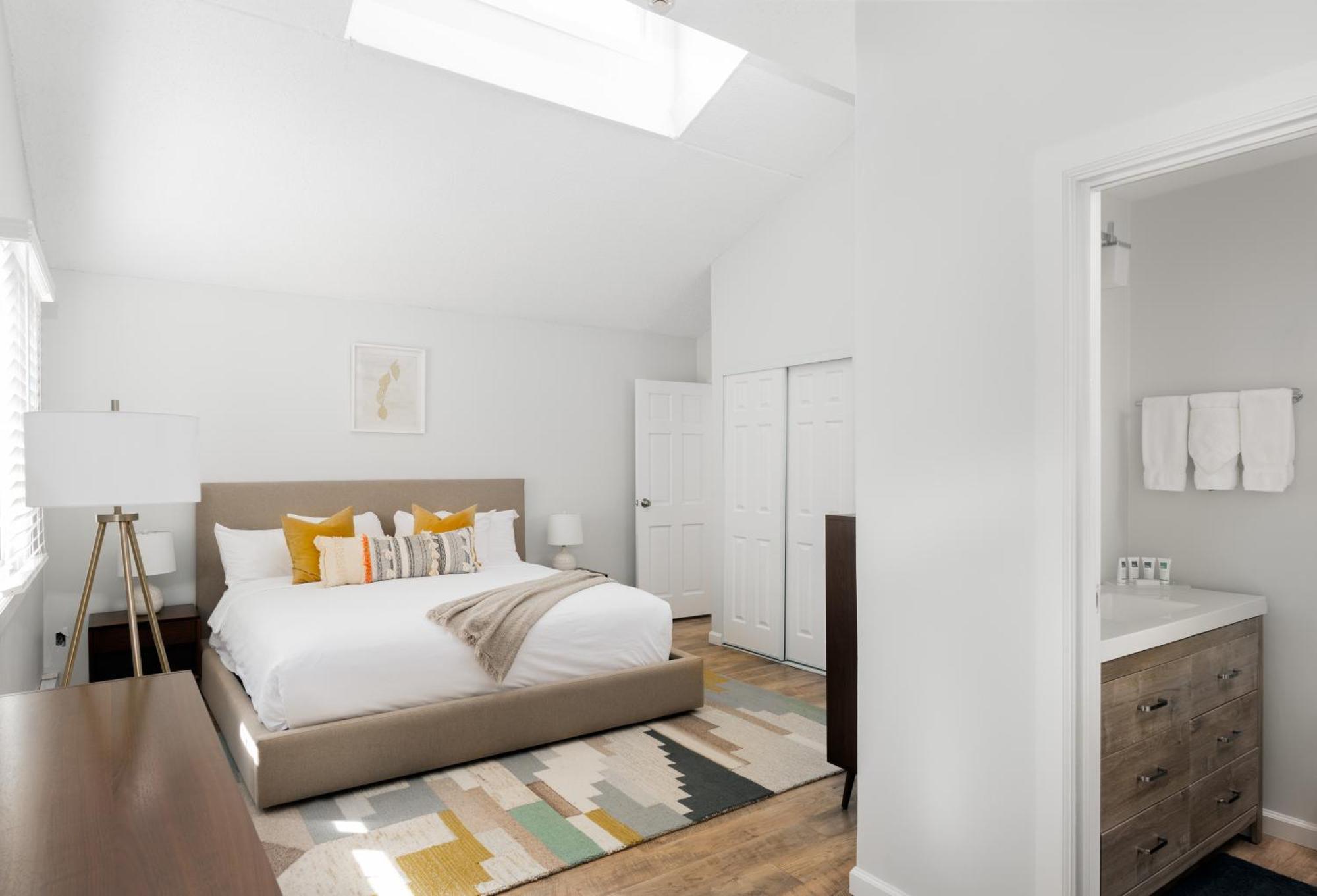 Two-Bedroom Apartment with Mountain View