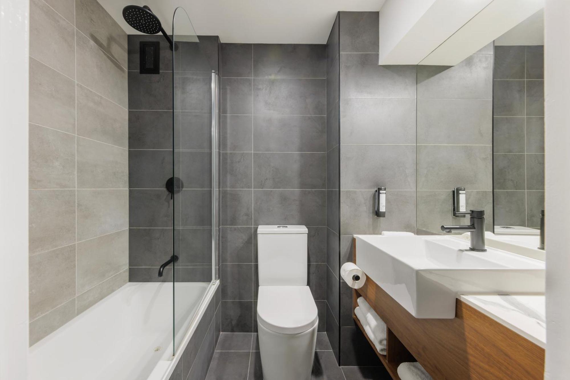 Familiensuite mit Balkon