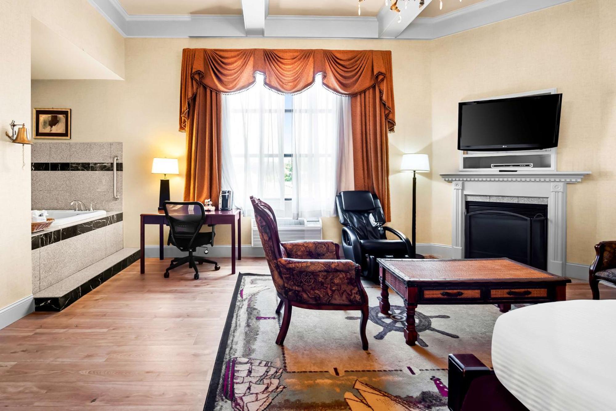 King Room with Fireplace - Non-Smoking