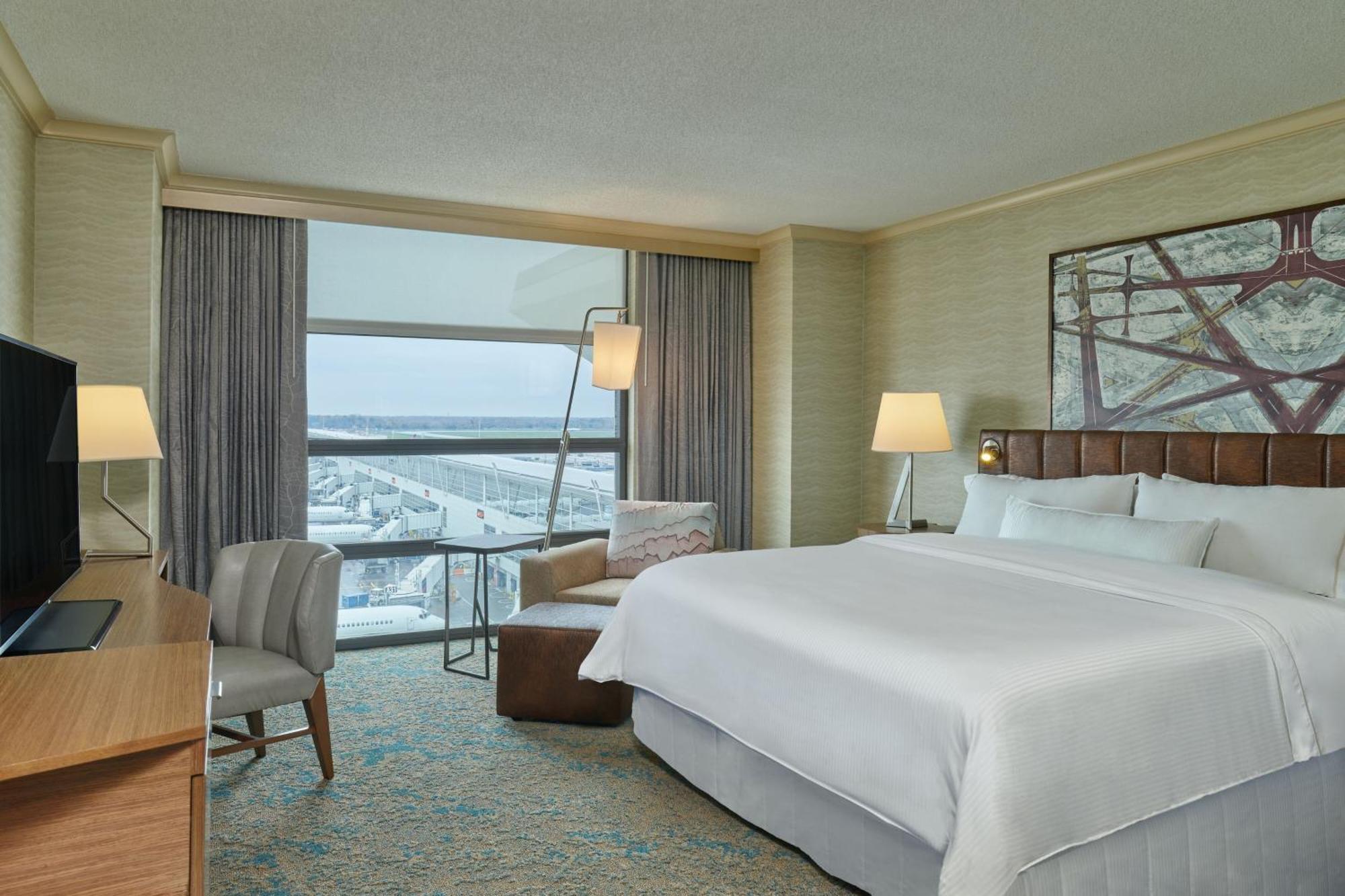 Premium Tarmac View King, Guest room, 1 King