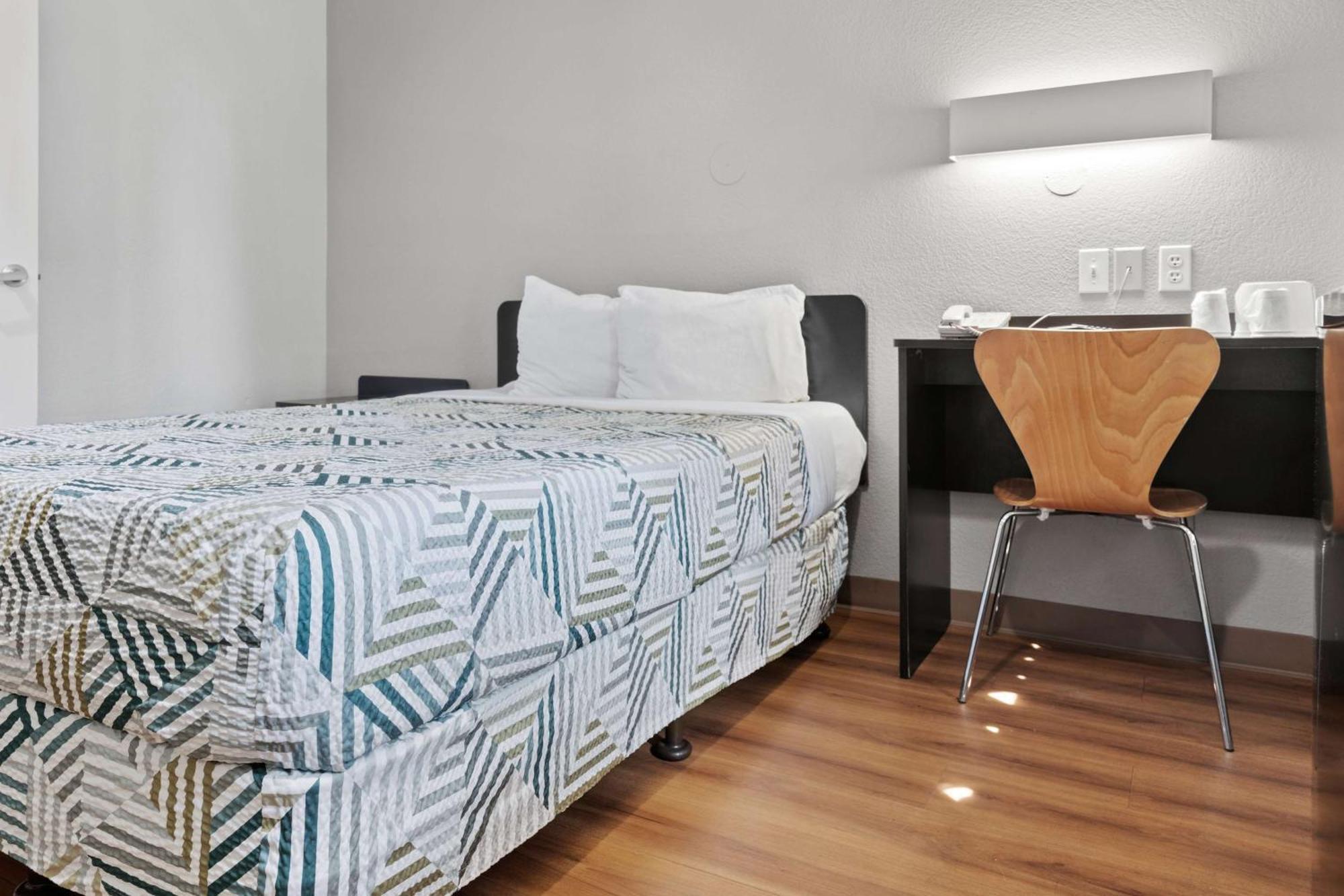 1 Queen Bed | Outdoor Pool