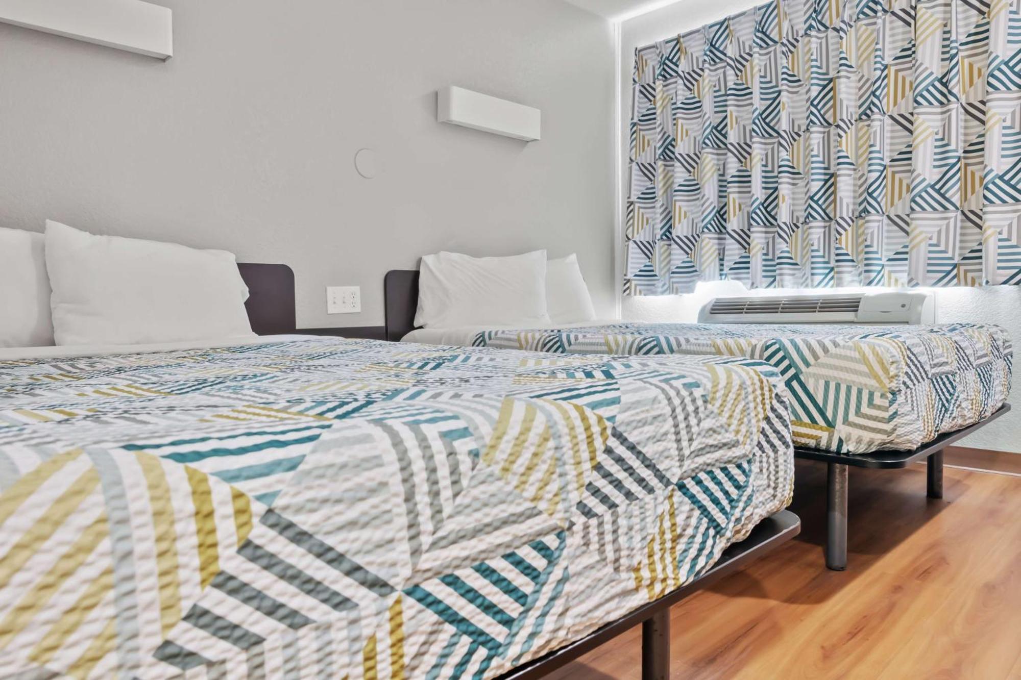 1 Full Bed | ADA or Tub | Outdoor Pool