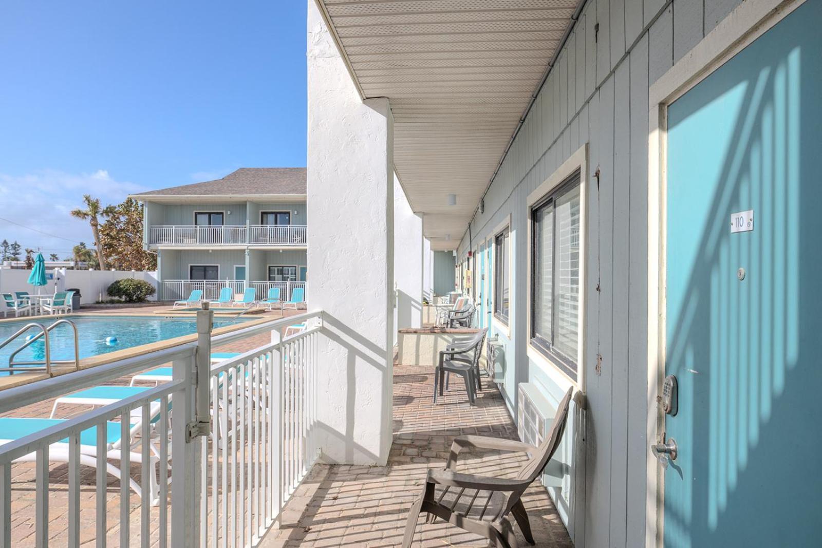 Suite Pool View