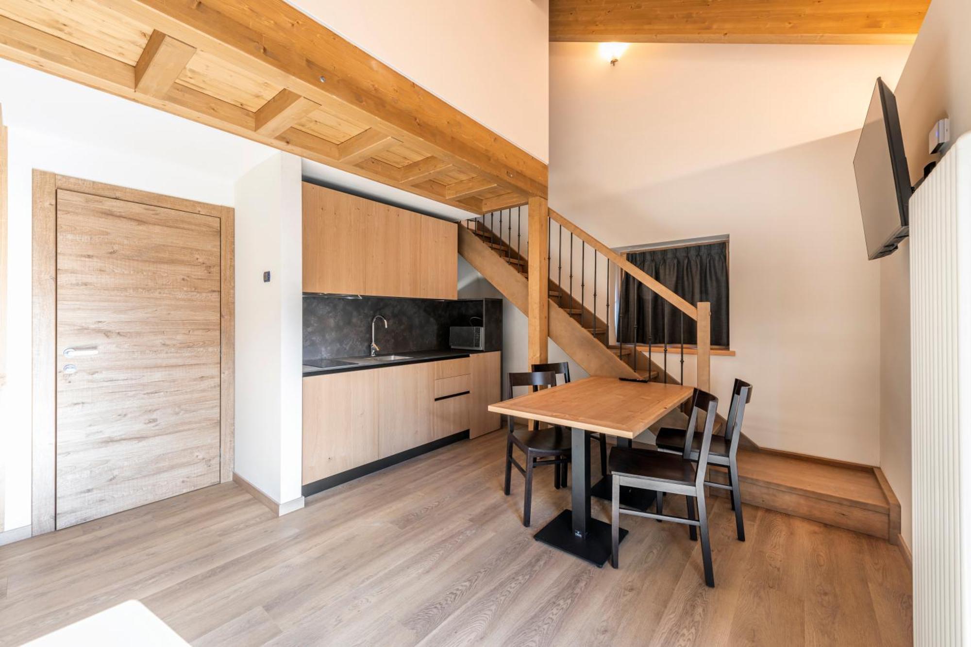Attic One-Bedroom Apartment (4 Adults)