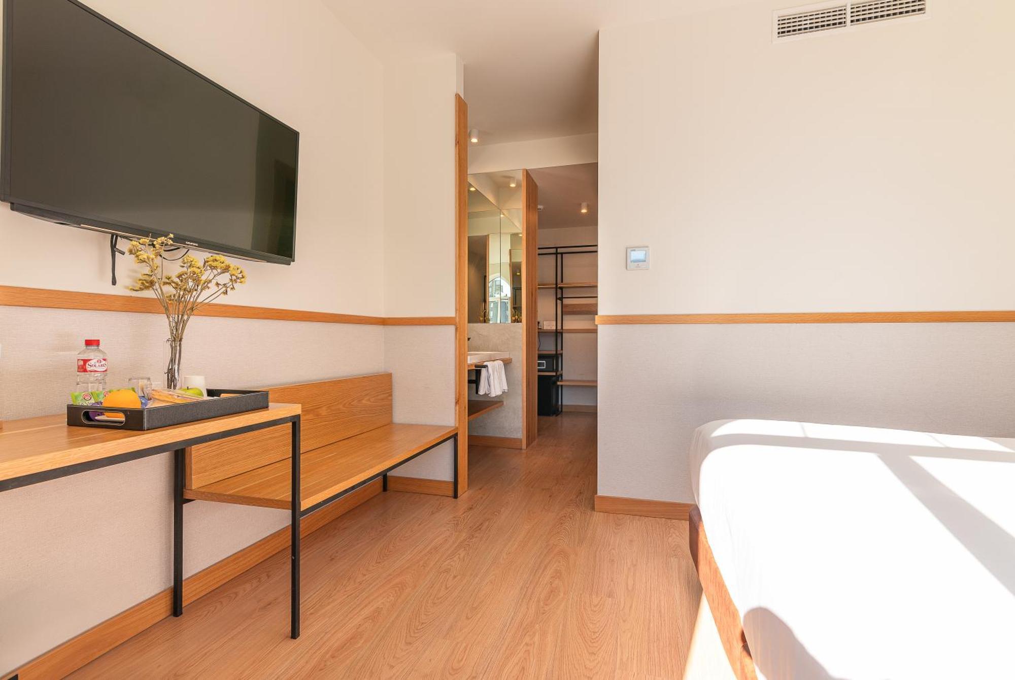 Deluxe Double or Twin Room with Balcony