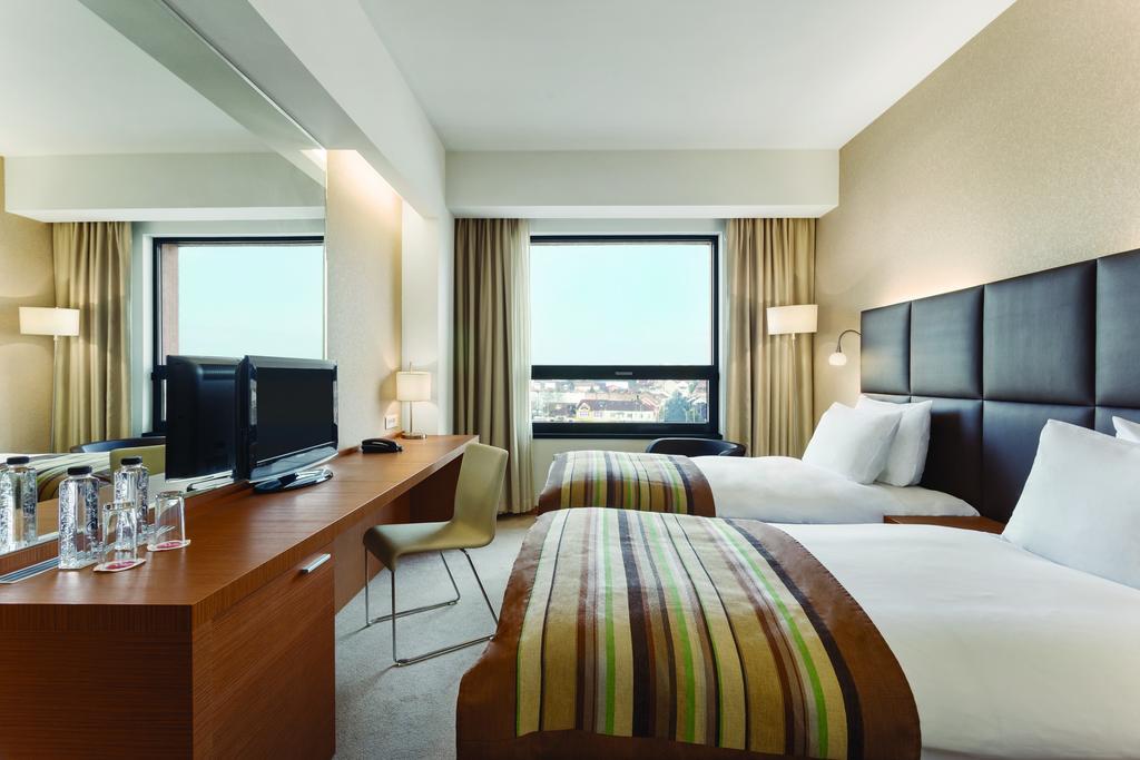 Business 2 Twin Room Non-Smoking Room
