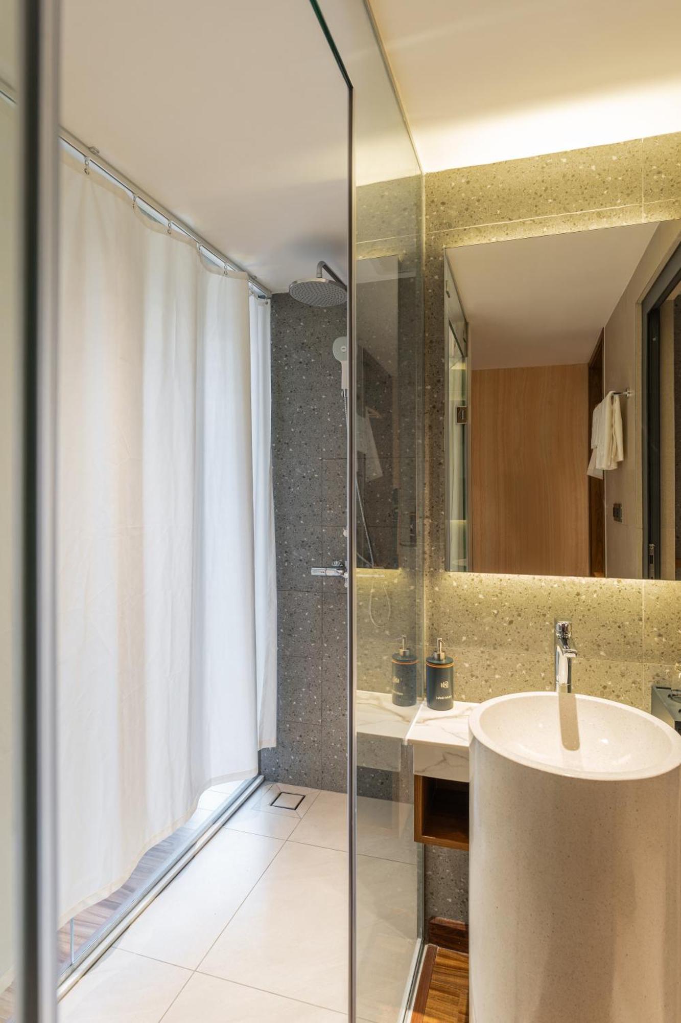 Premier Twin City View, Free Daily Minibar