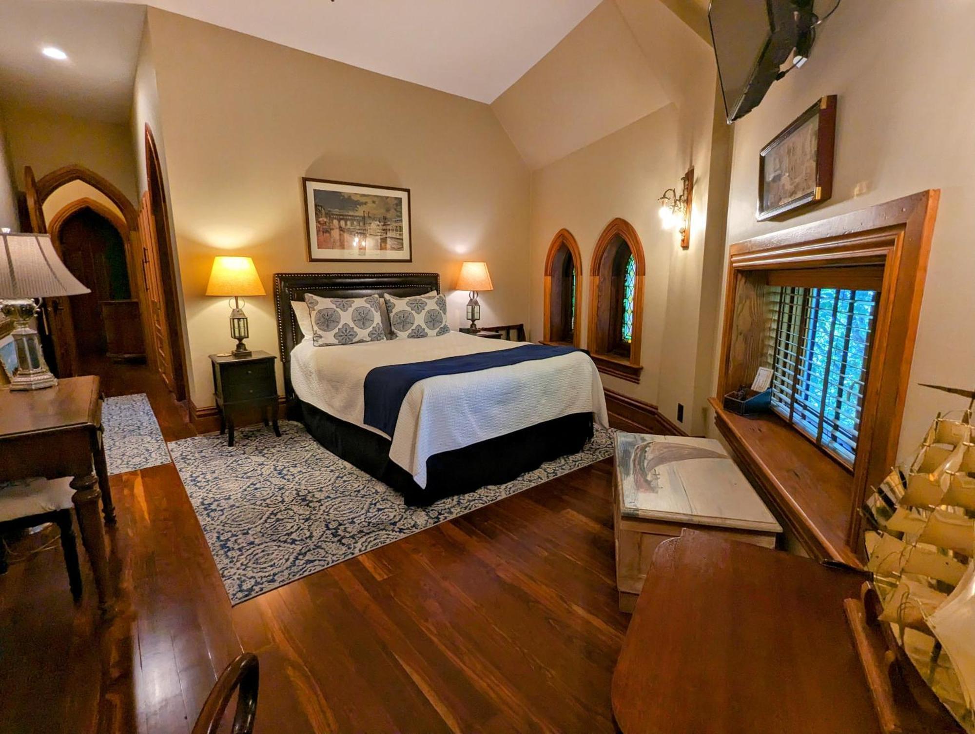 Queen Room with Garden View
