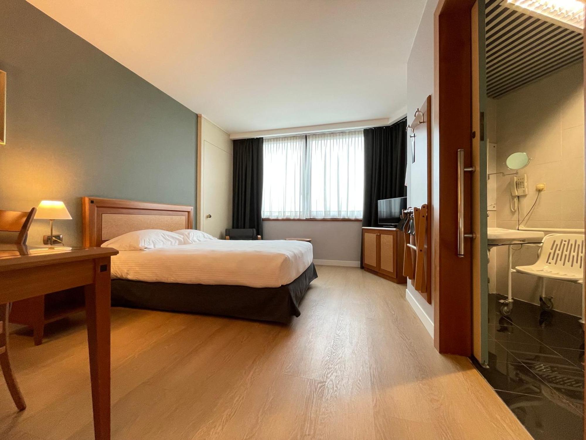Standard Double Room - Disability Access