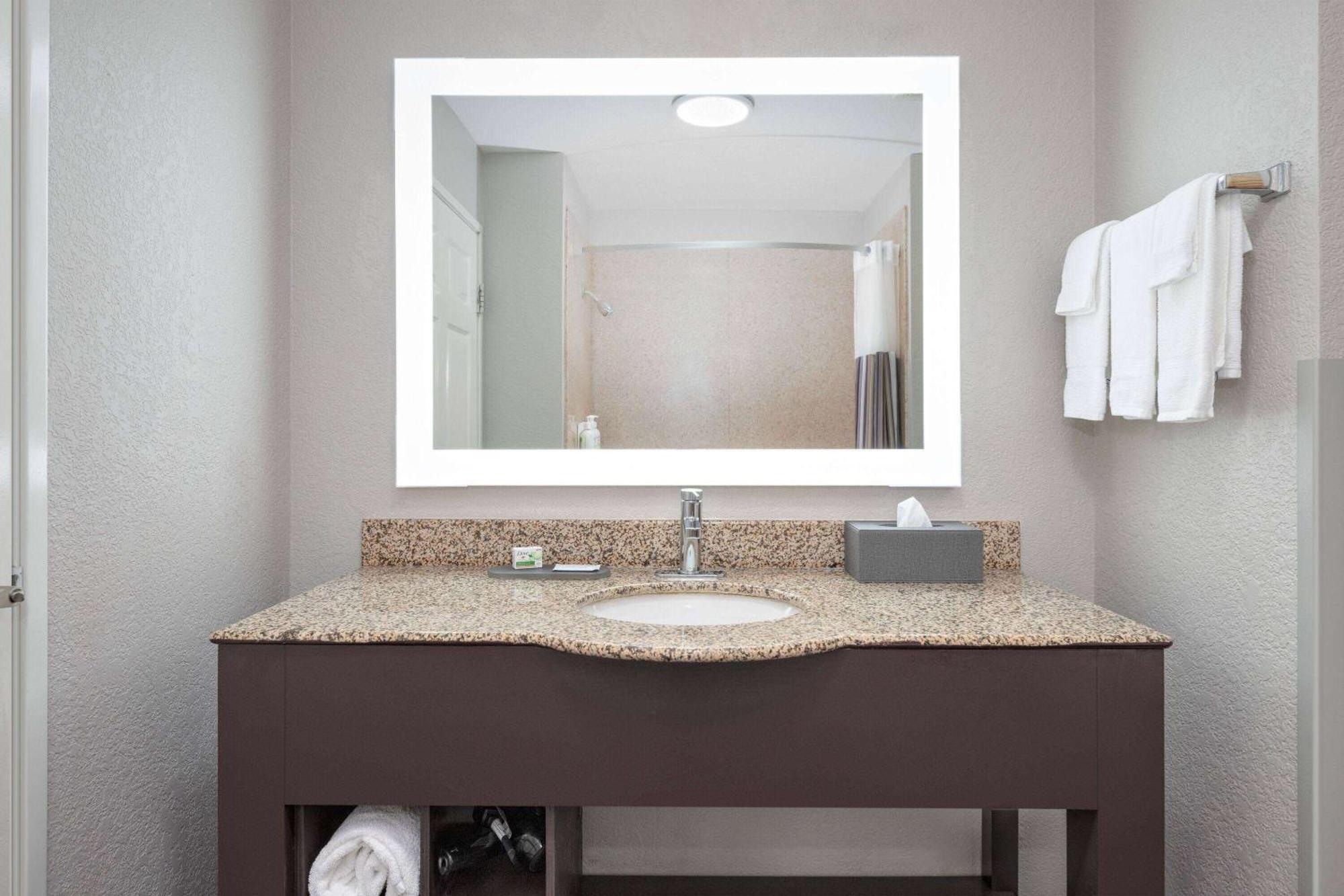 2 Queen Beds, Mobility/Hearing Access Room, Bathtub w/ Grab Bars, Non-Smoking