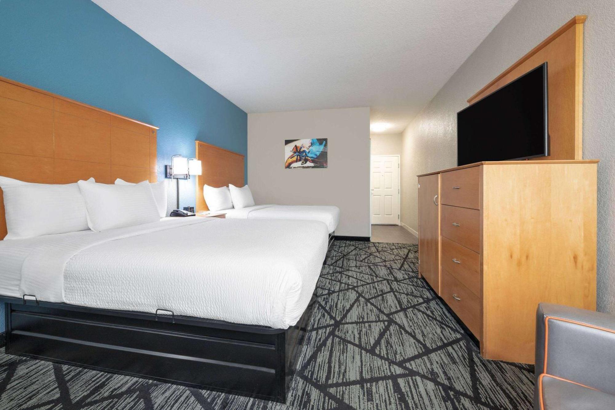 Deluxe Queen Room with Two Queen Beds