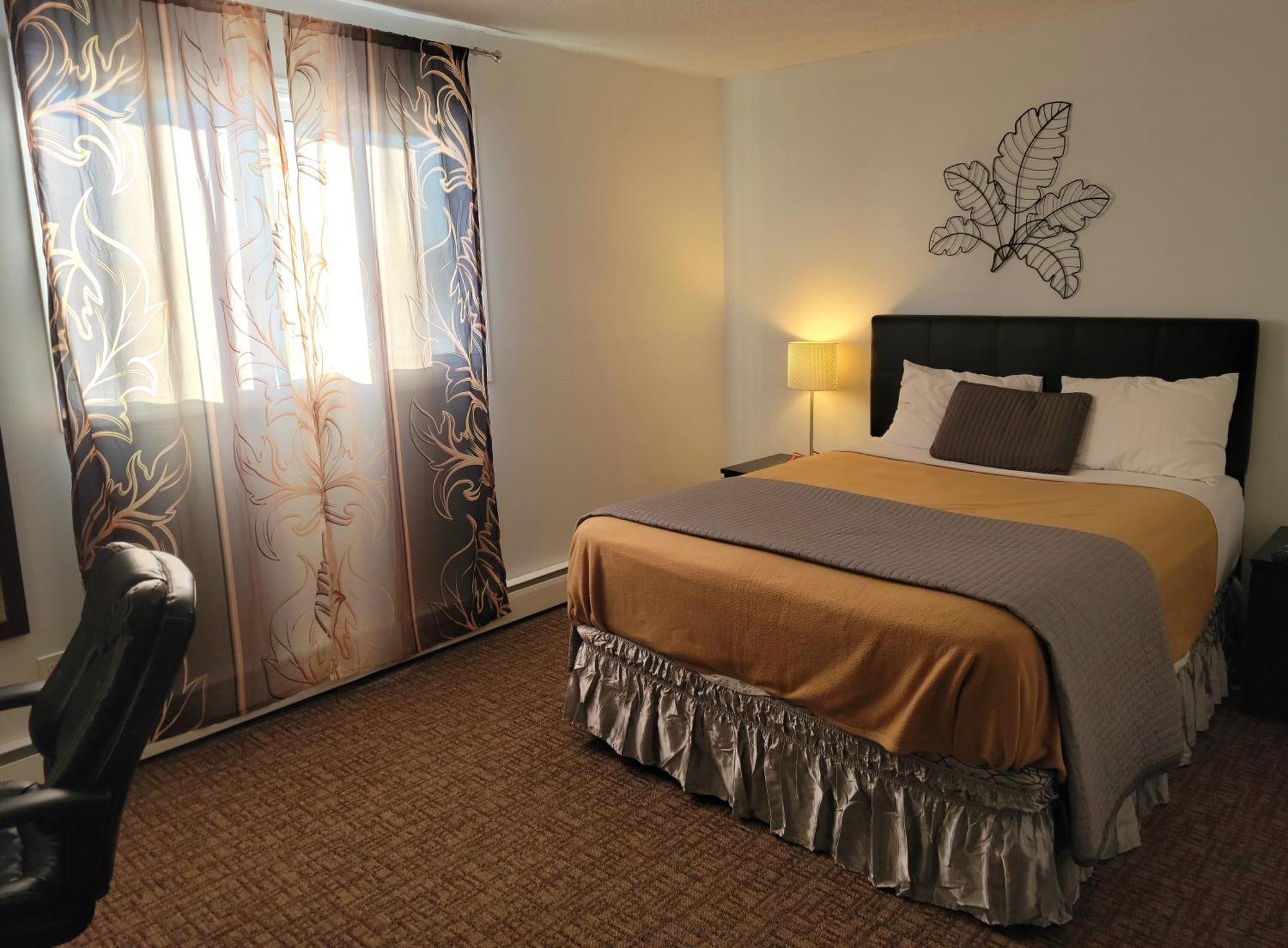 Deluxe Queen Room