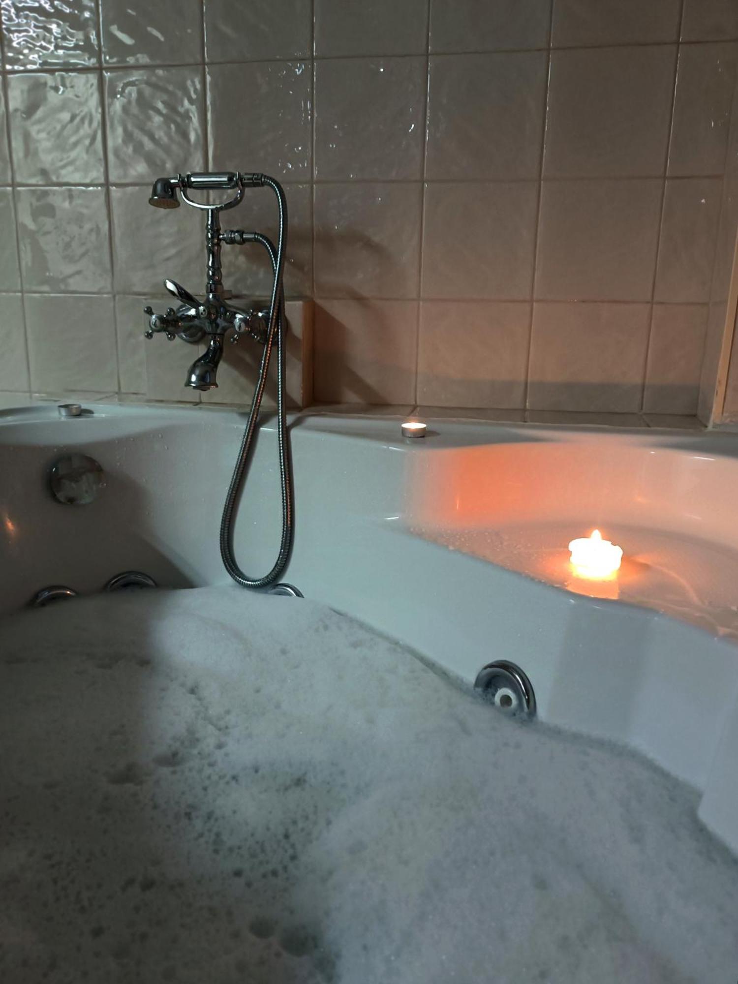 Deluxe Suite with Spa Bath