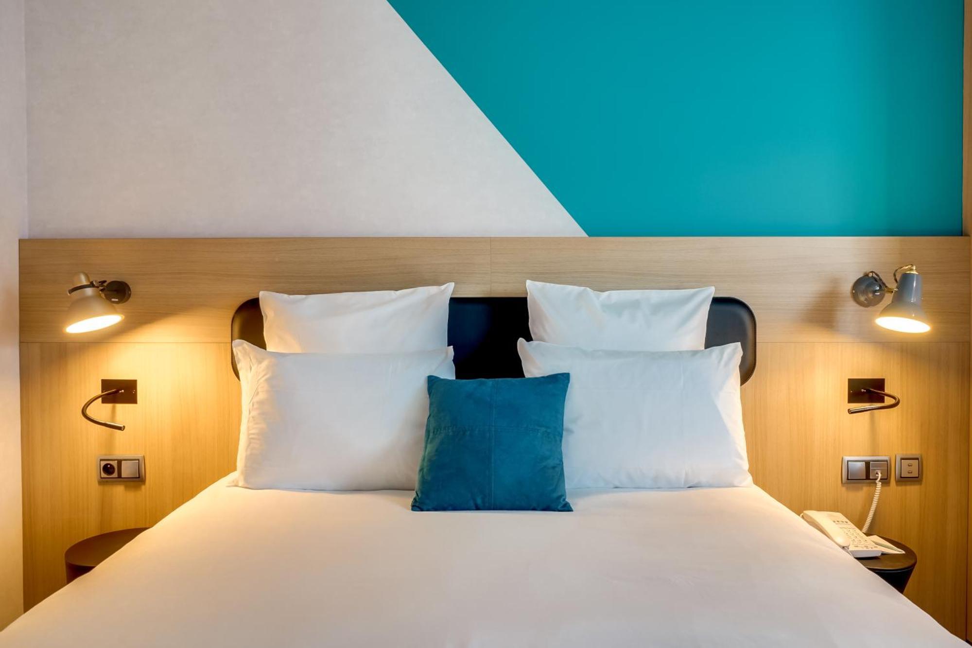 Superior Room with Queen Bed,1716975312:JPEG