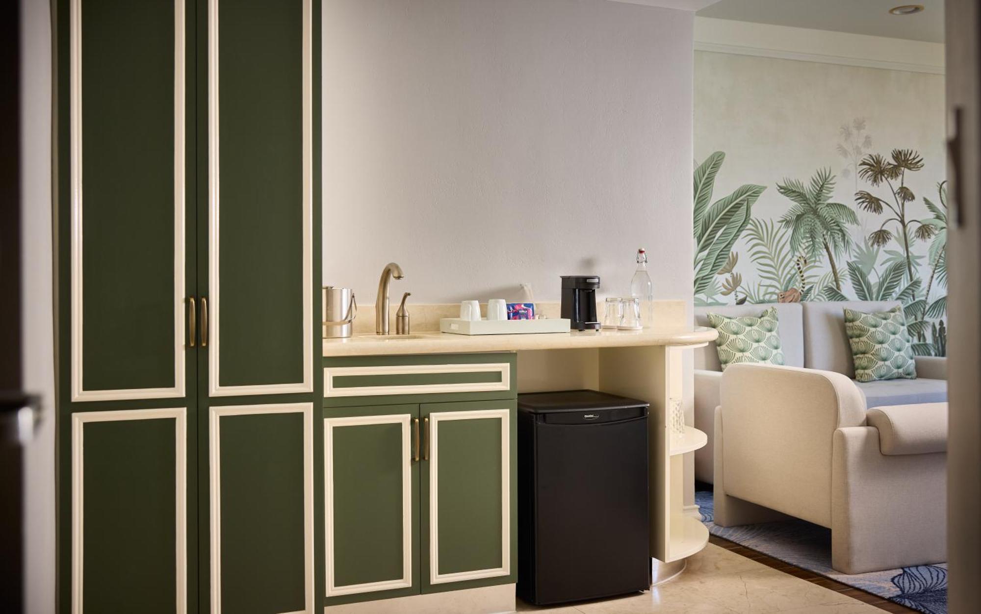 Deluxe King Suite
