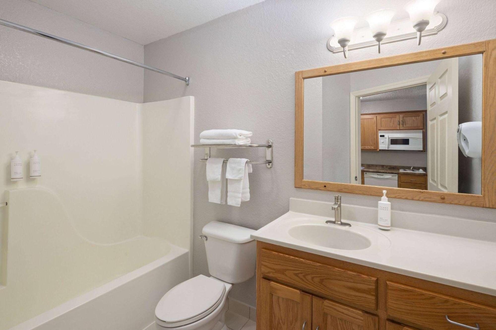 Deluxe Double Studio with Two Double Beds - Non-Smoking