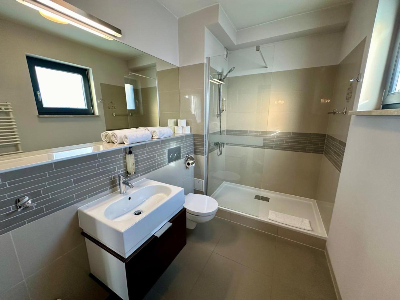 Studio Plus 2 Single Beds