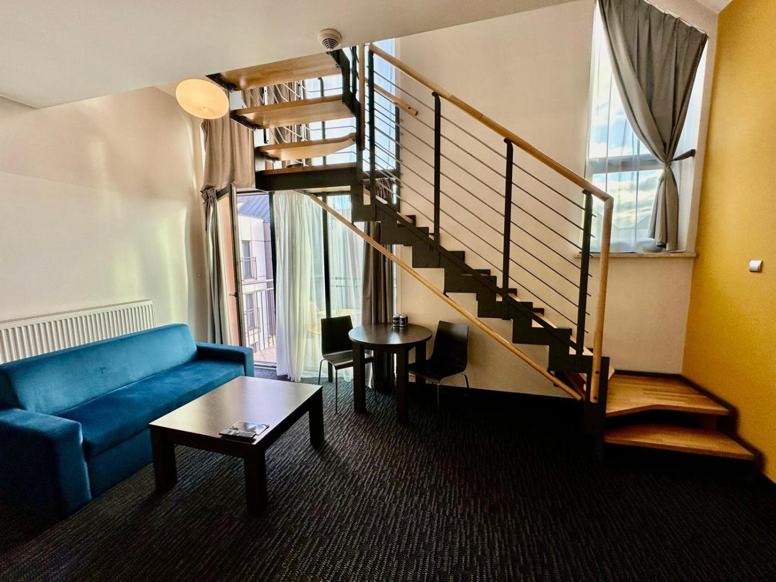 2 Bedroom Suite Plus 4 Single Beds