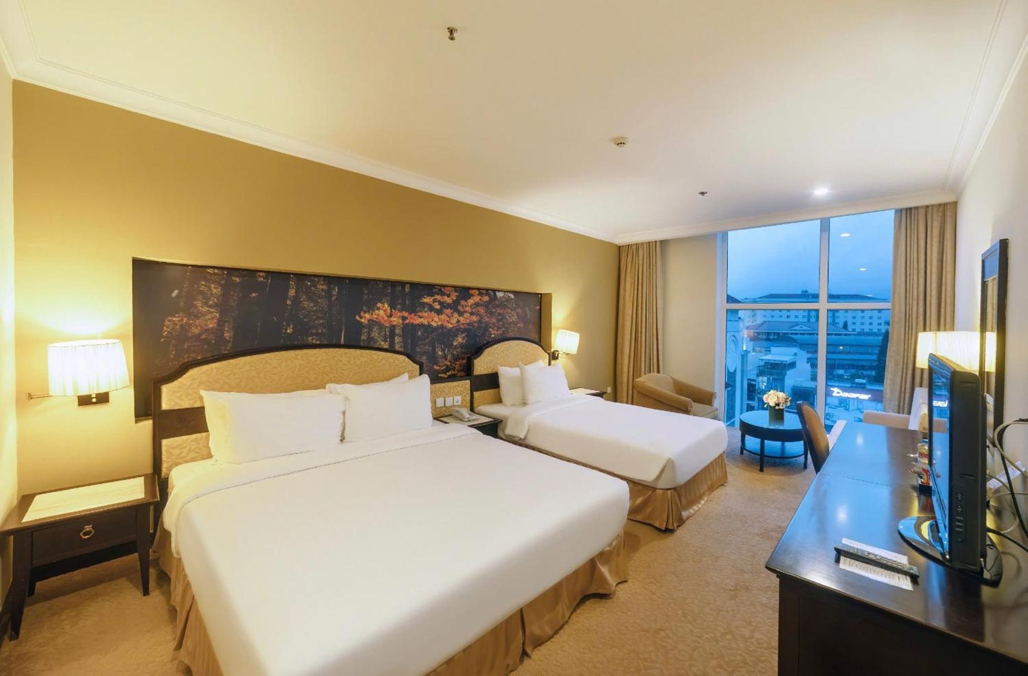 Deluxe Triple Room with City View