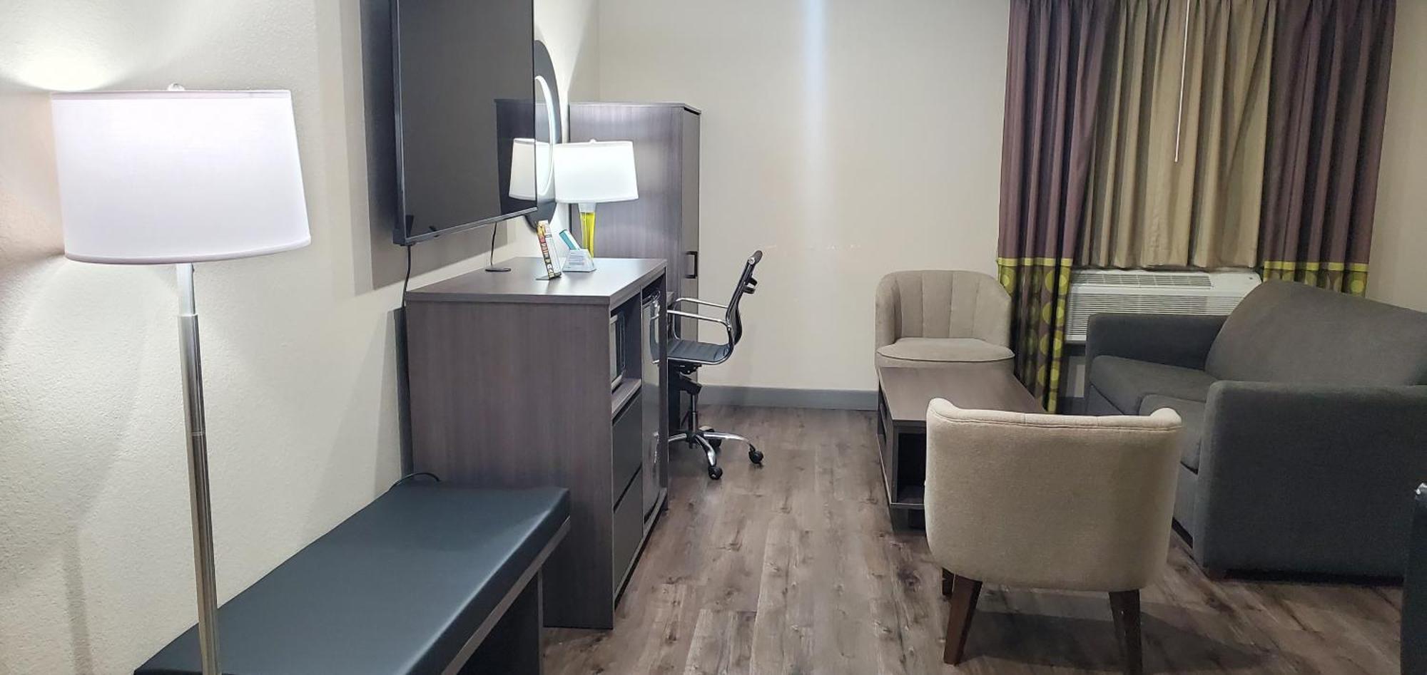 2 Queen Beds, Sofa Bed, Suite, Non-Smoking