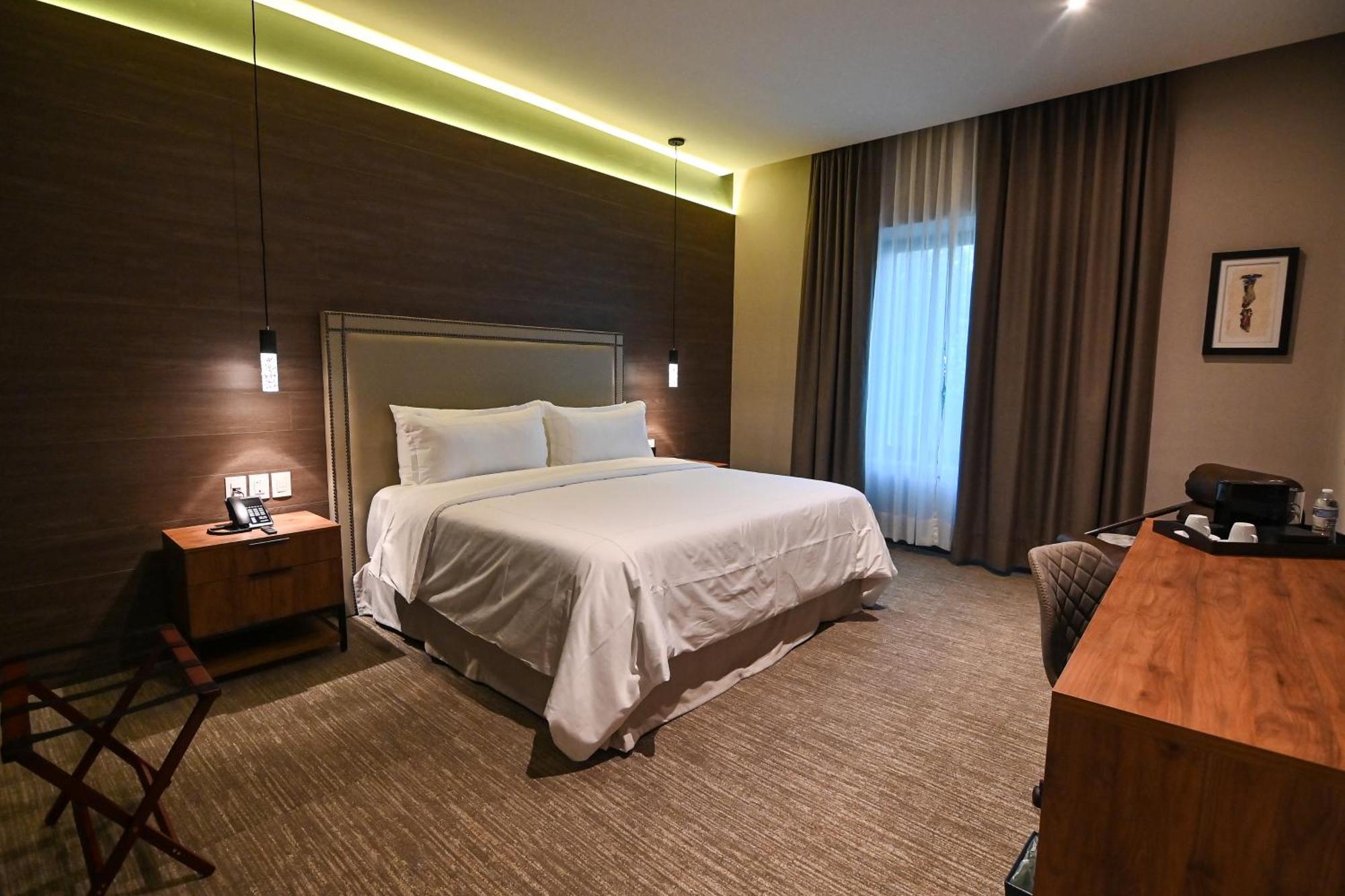 Standard Queen Room