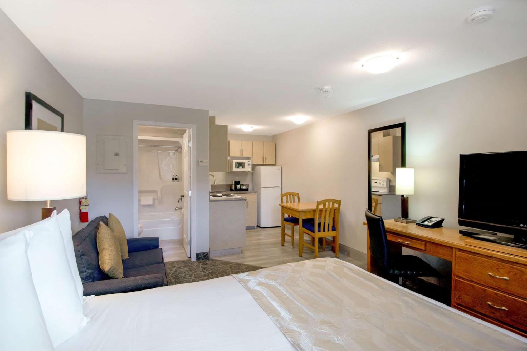 Coast Queen with Kitchenette