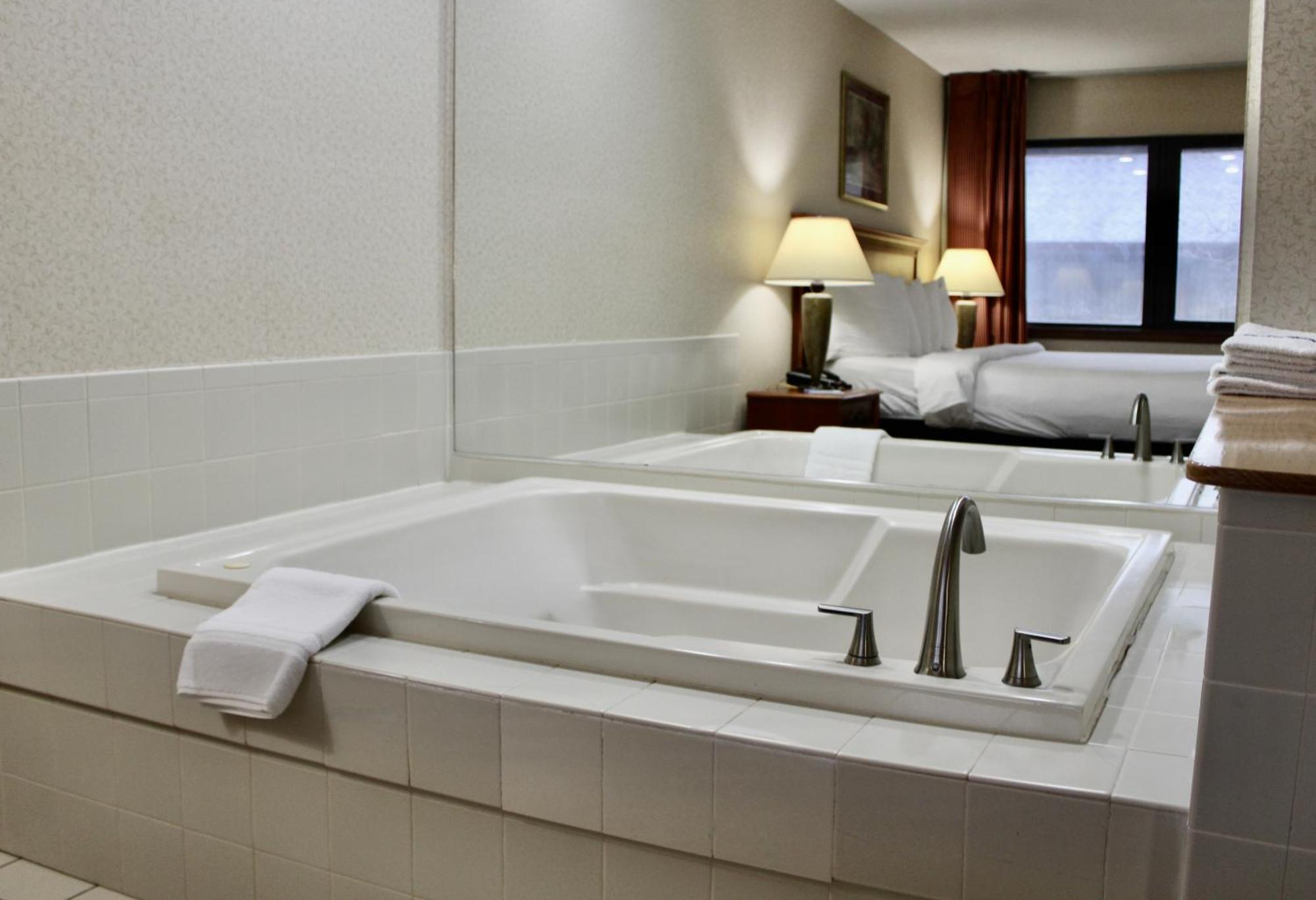King Suite Spa Bath