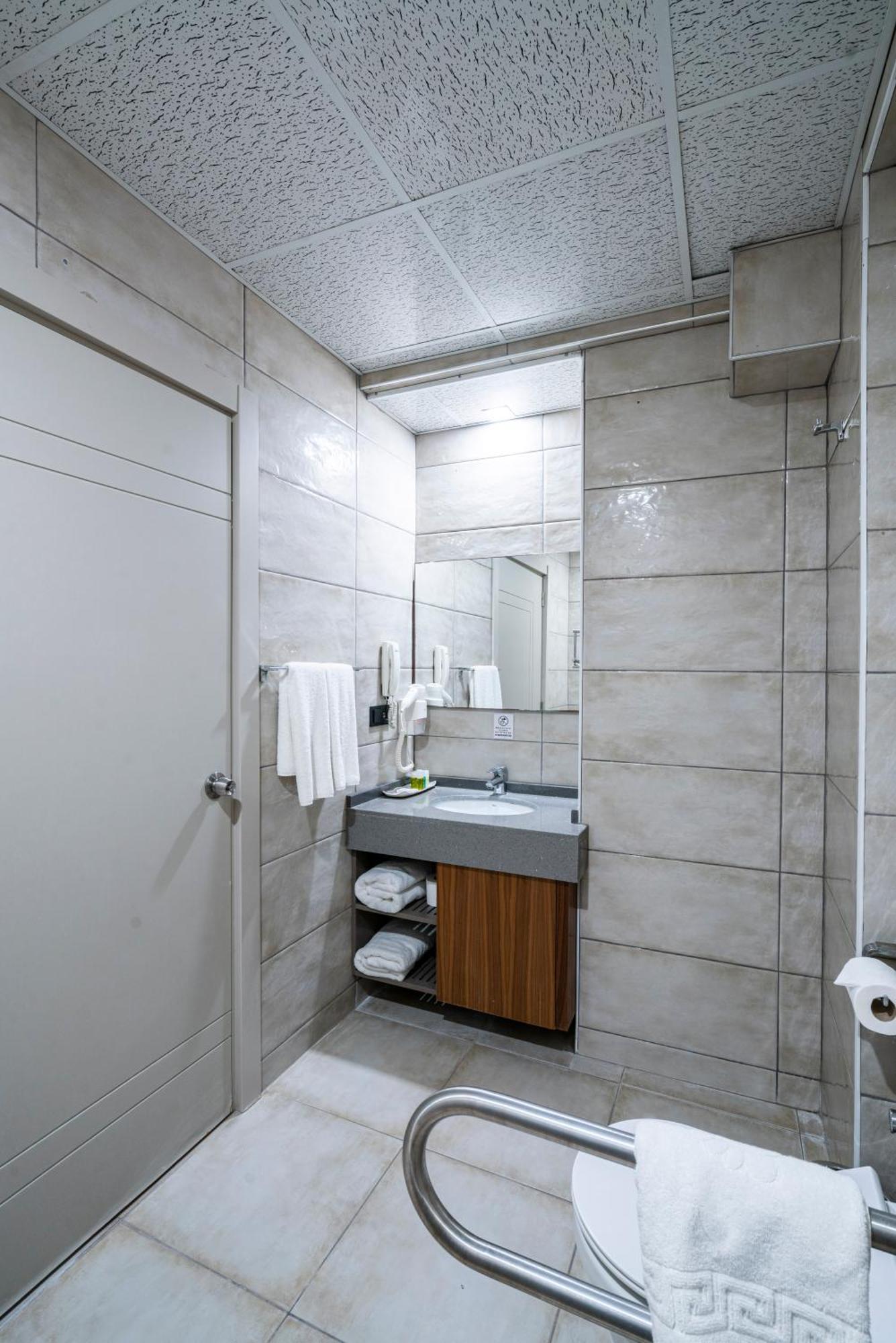 Deluxe Room,1625566000:JPEG