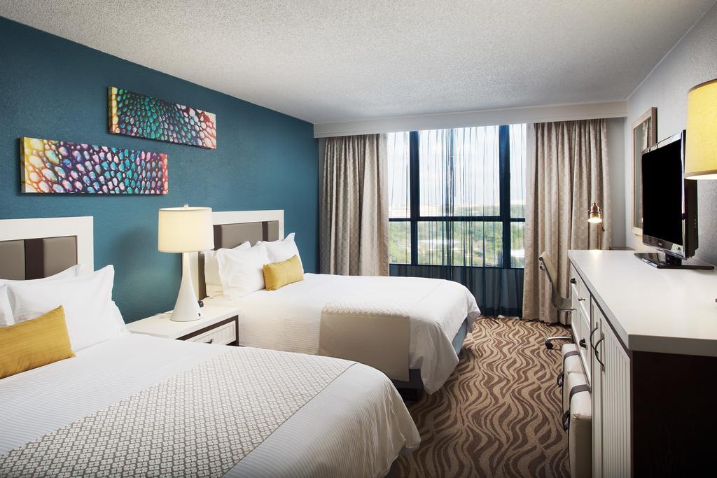 Queen Room with Lake View